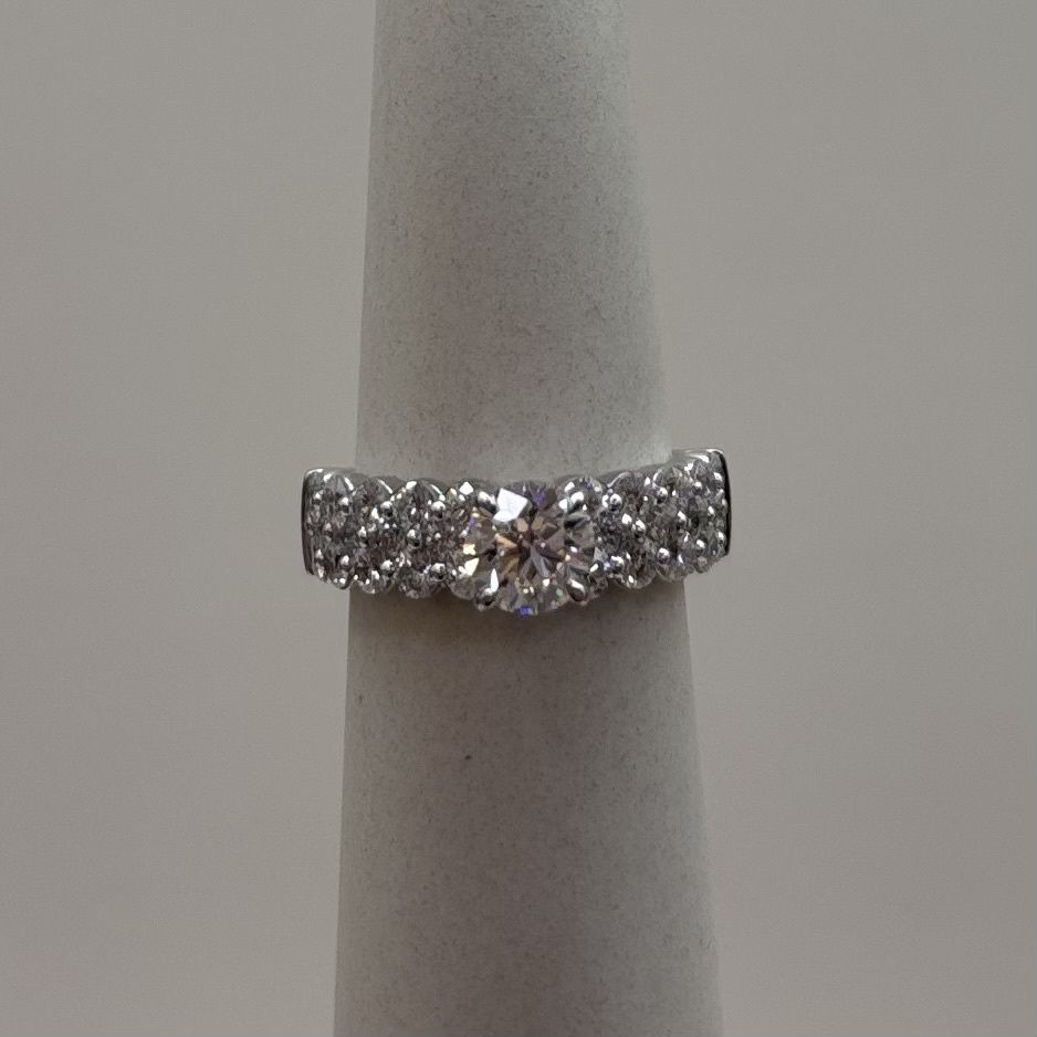 14KW LM 28-Stone Ring w/ L-Round Brilliant 1.01ct VS2 Diamond Ring