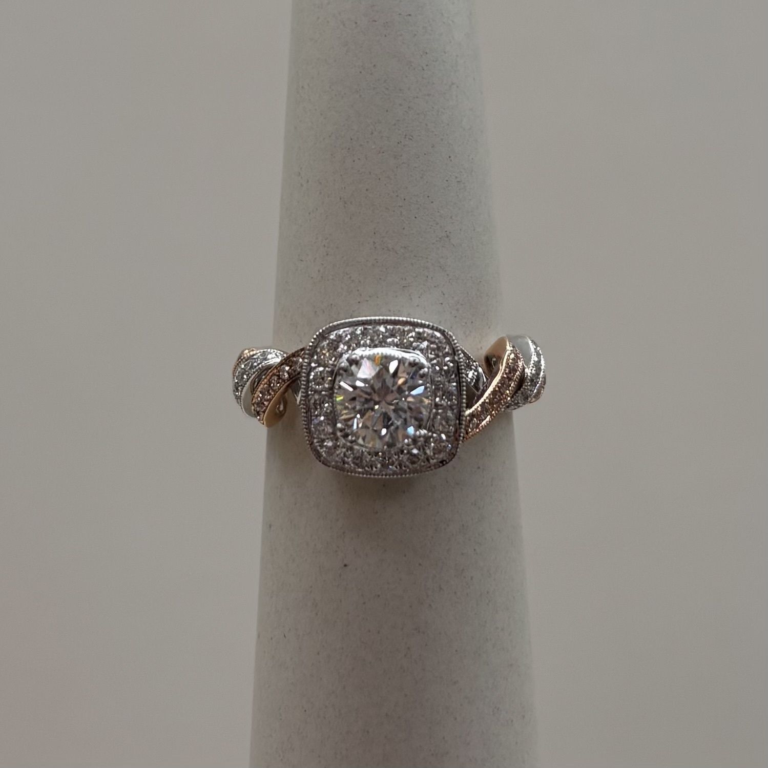18KR Swirl Band W/ LM Square Halo VS2 Rnd Diamond Ring