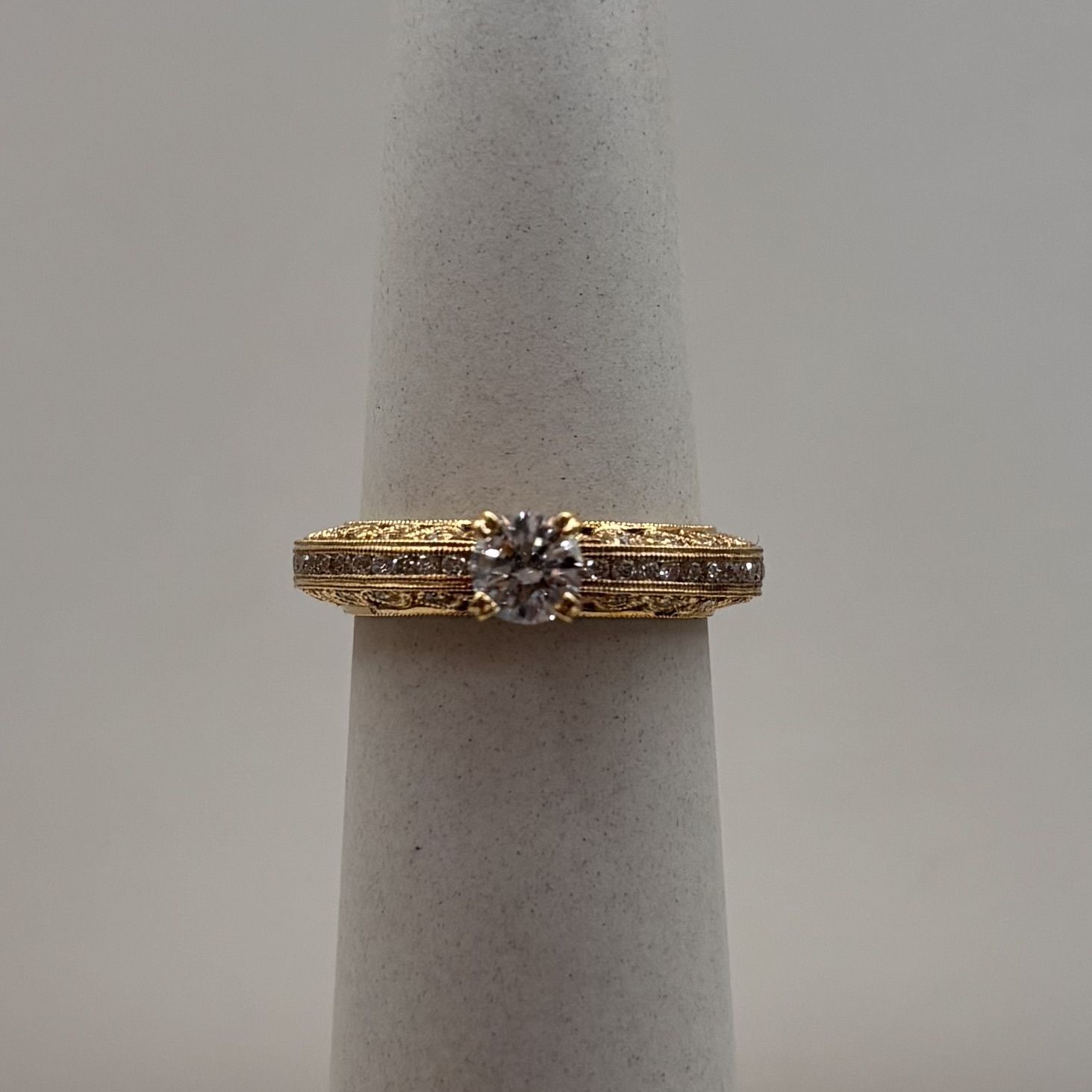 18KY LM Vintage Band w/ SI1 Round Diamond Center