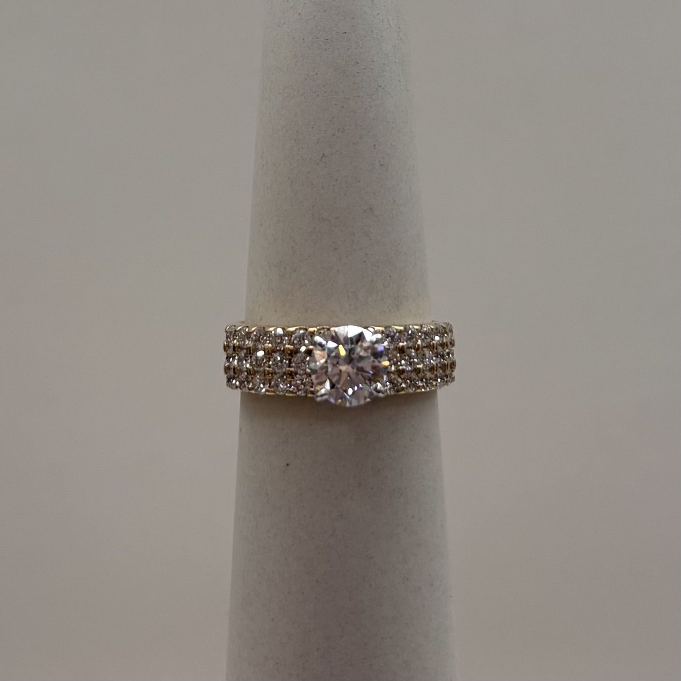 14KY LM Round Brilliant VVS Center