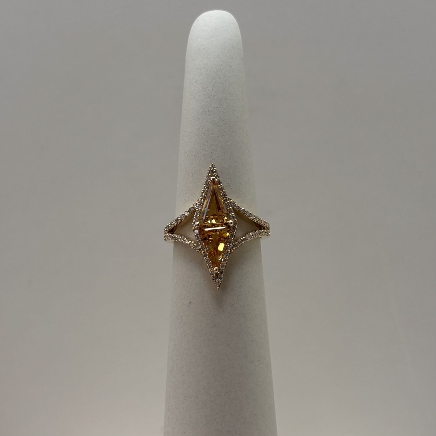 14KY Kite-Shaped Citrine Bassali Ring