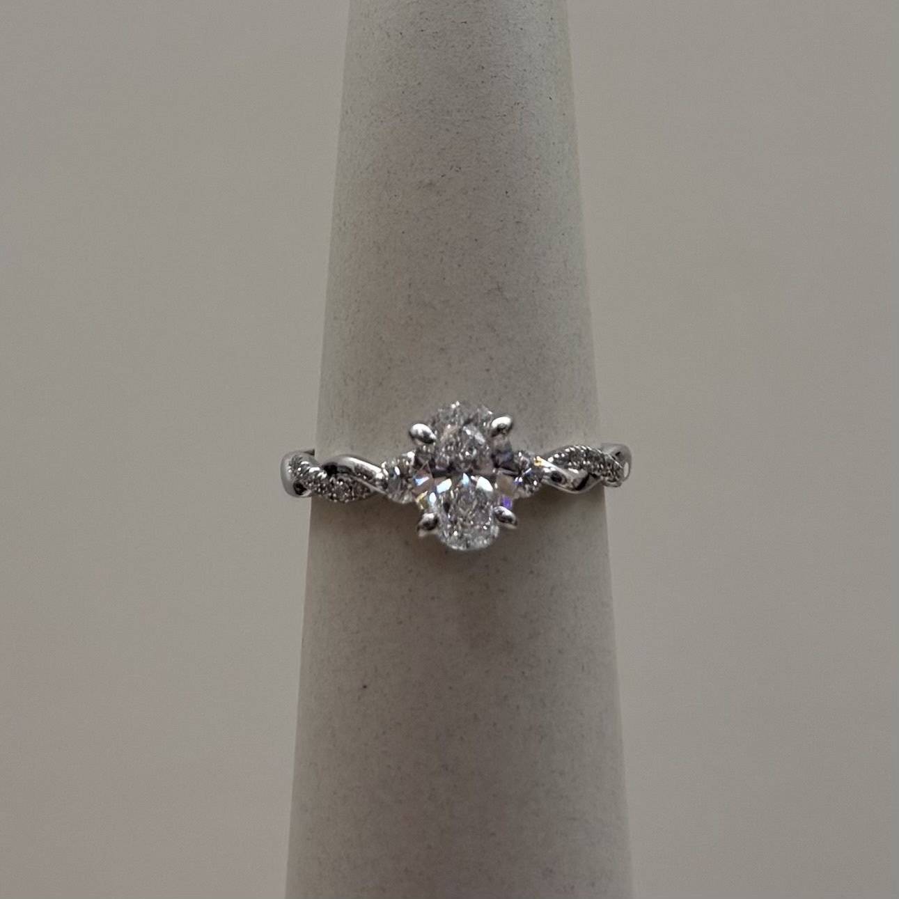 14KW LM  Intertwined Ring w L-Oval Brilliant VS1 Diamond Ring