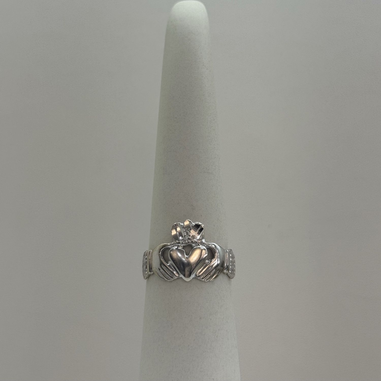 White Gold Claddagh Ring- Large