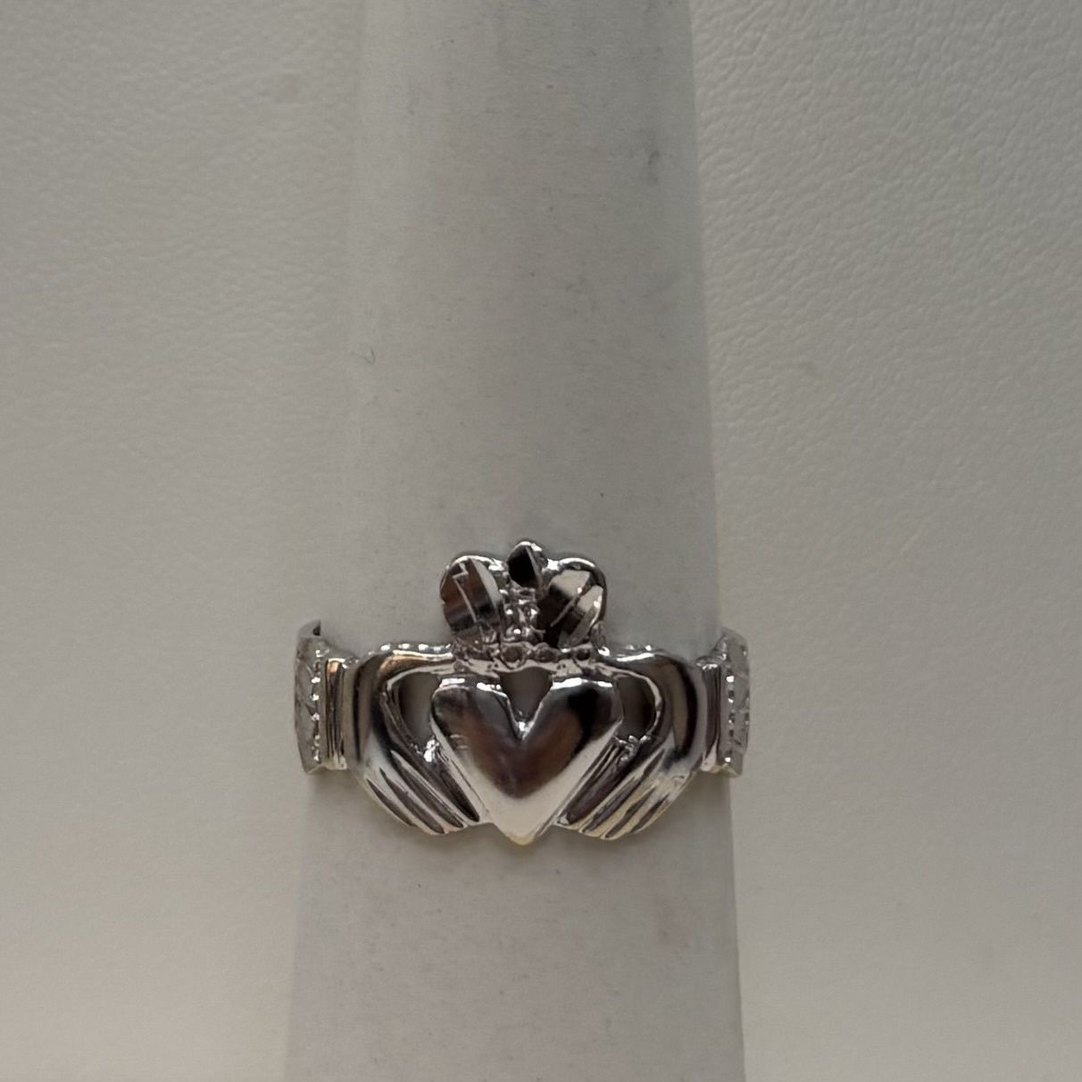 10KW Claddagh Ring- Large (3.9g)