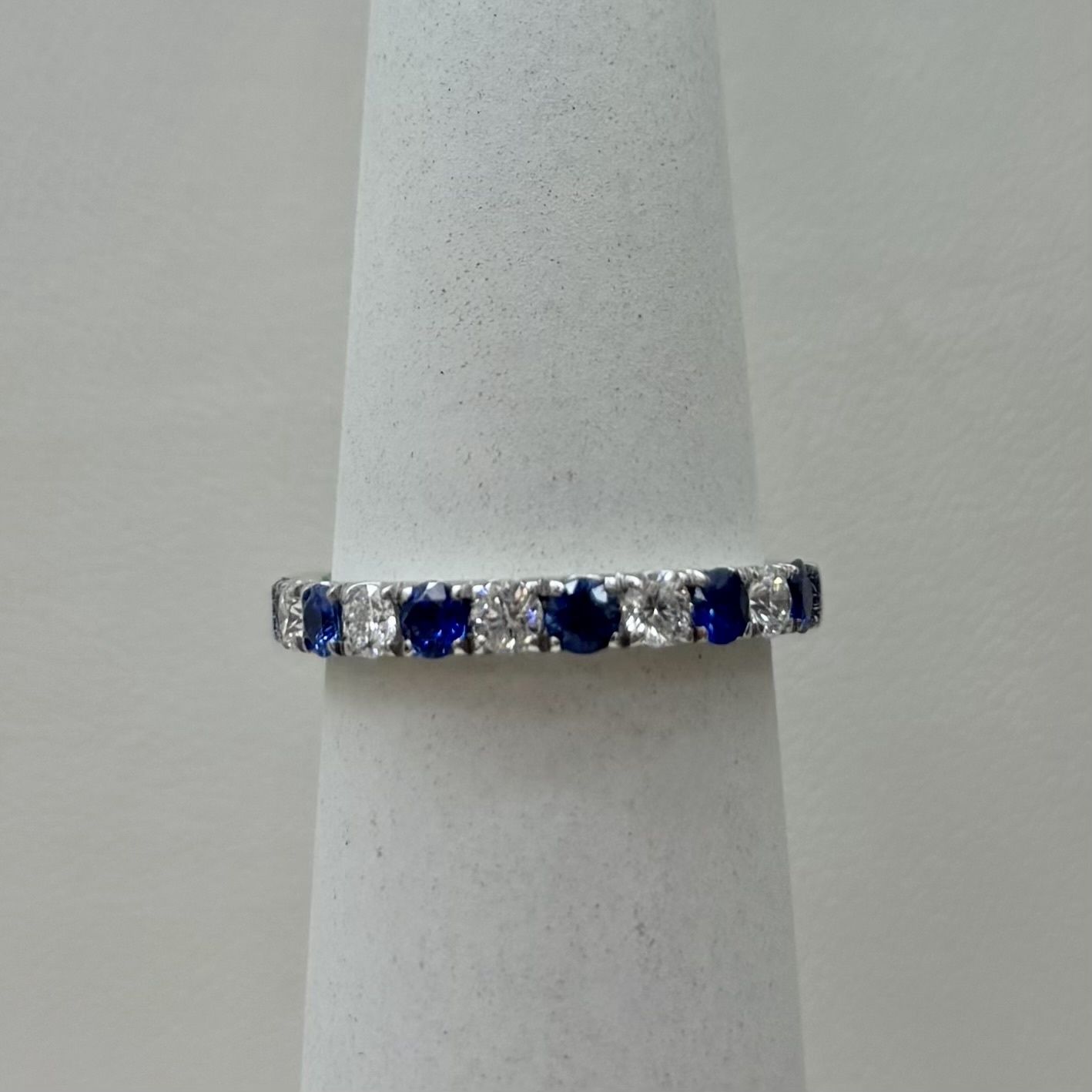 14KW Sapphire and Round Diamond Band (2.5g)
