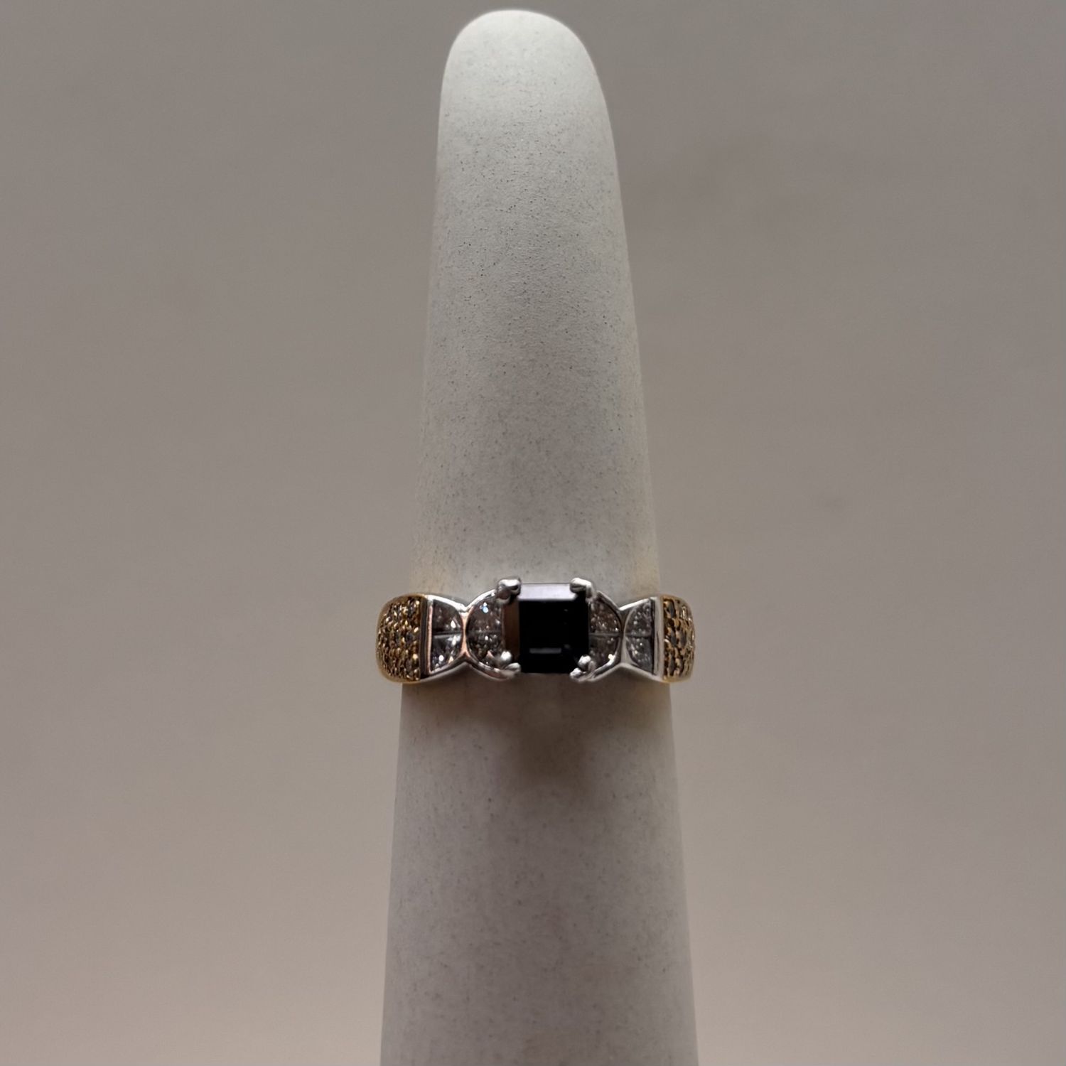 18KYW Sapphire Mirage Ring