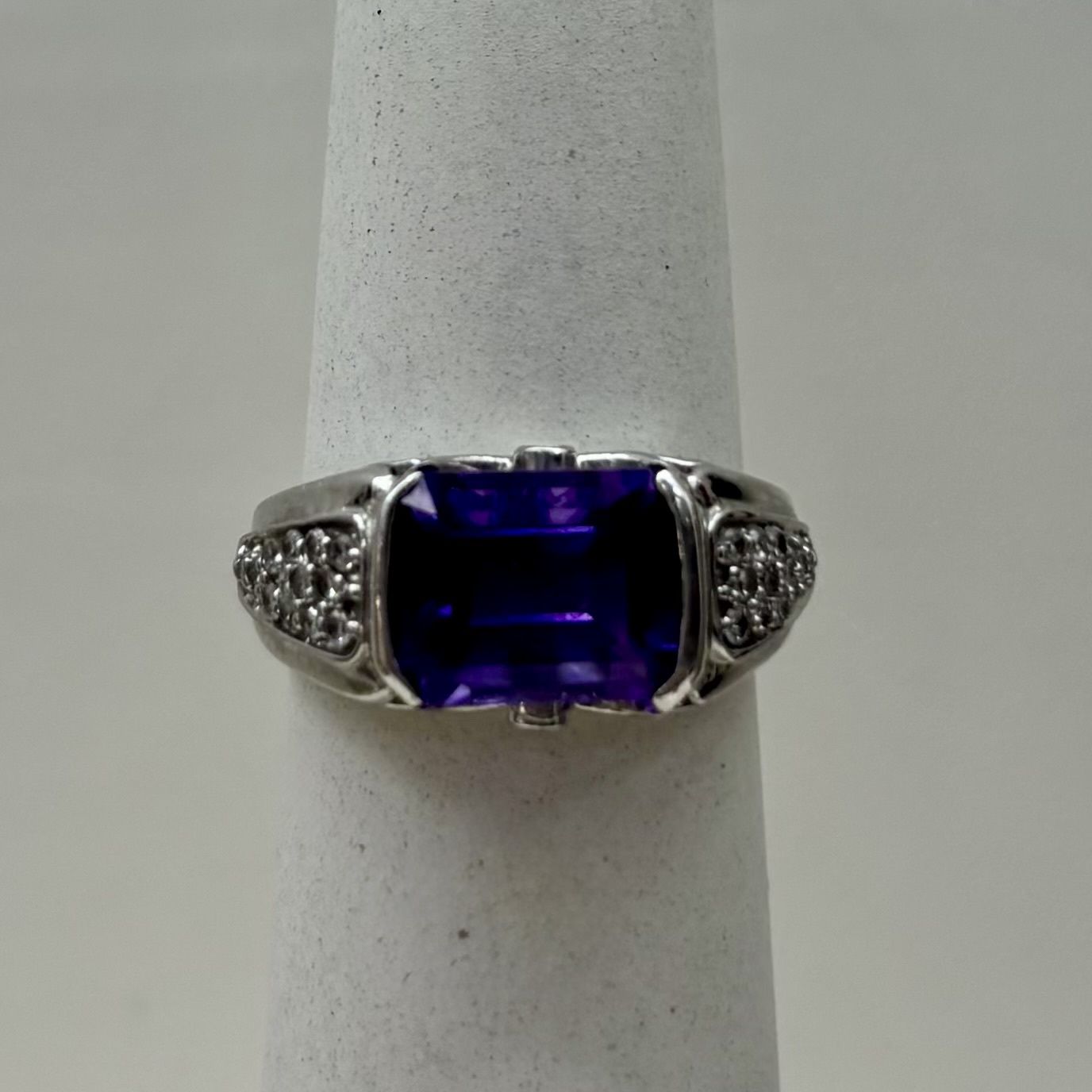14KW Emerald Amethyst &amp; Diamond Ring (6.1g)