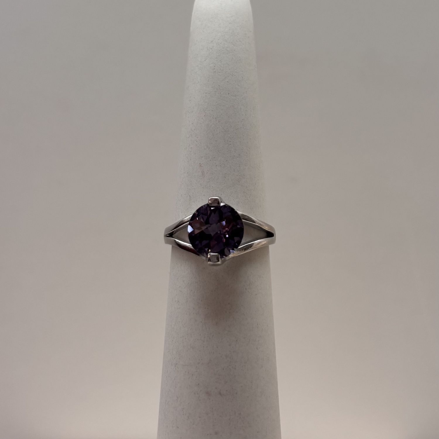 14KW Amethyst Solitaire Ring