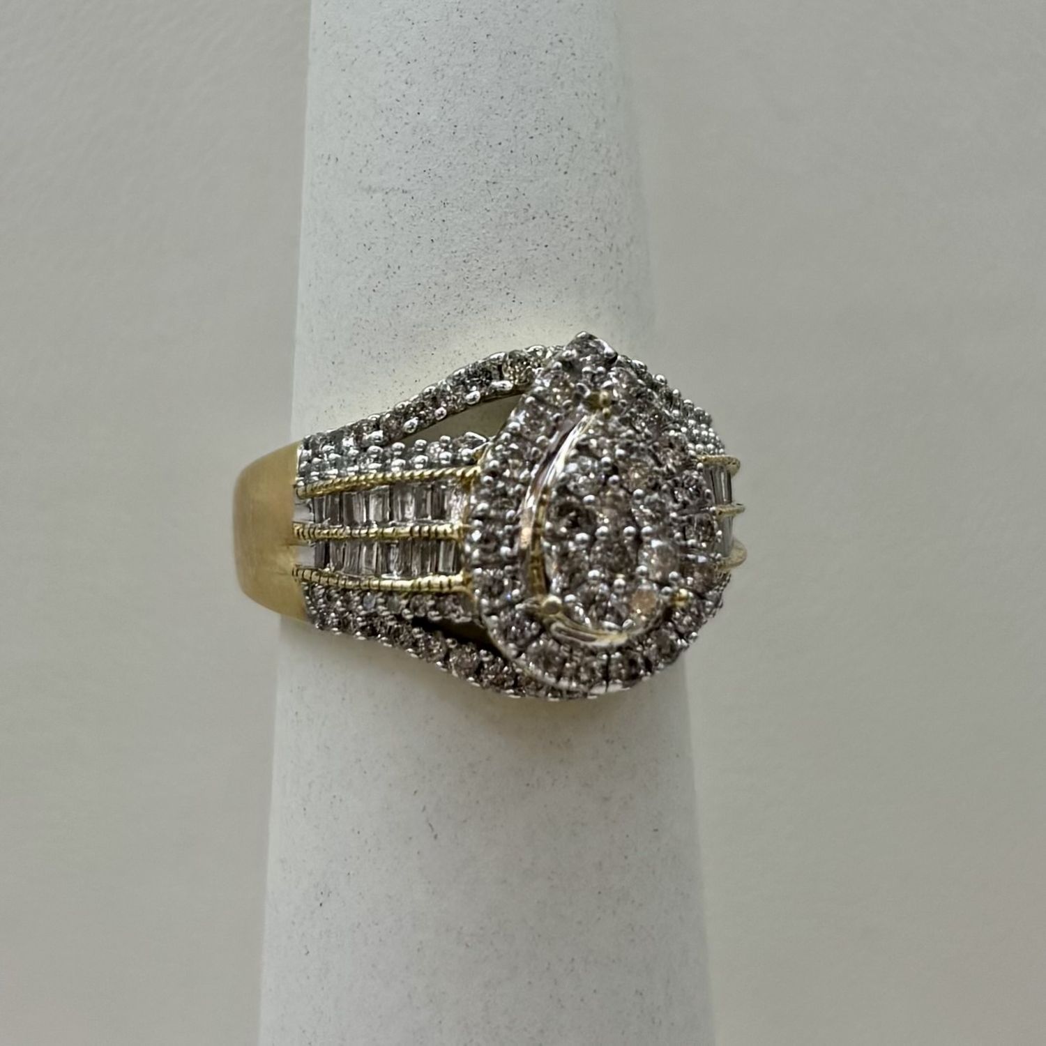 1ct Pear Diamond Round/Baguette Band (4.6g)