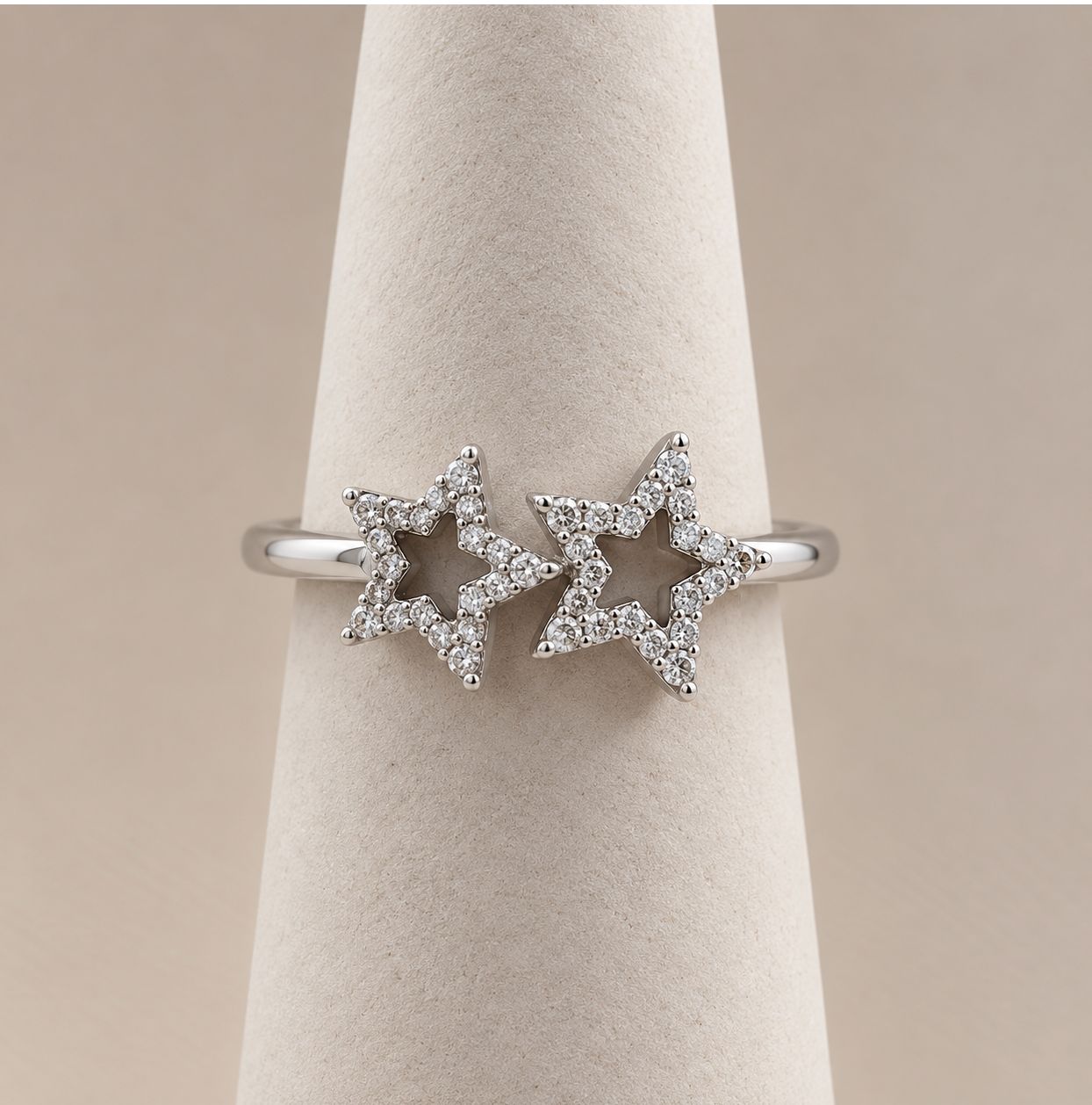 Two Star White Gold Diamond Ring (1.9g)