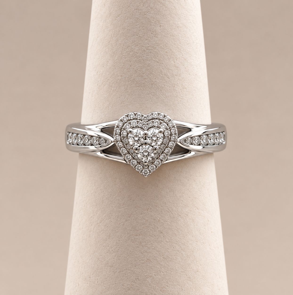 Pave Heart Diamond Ring (2.3g)