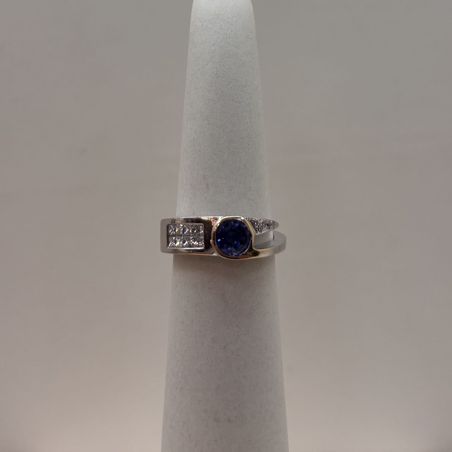 18KW Sapphire &amp; Diamond (1ct) Ring