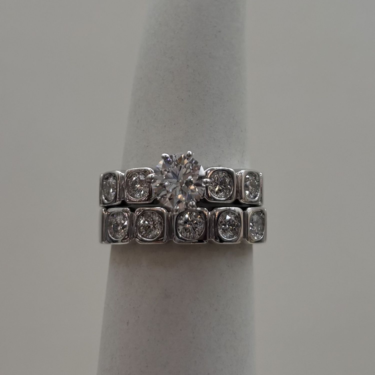 14KW "Yara" LM-9-Stone Bridal Set w/ L-Round VS2 Diamond Ring