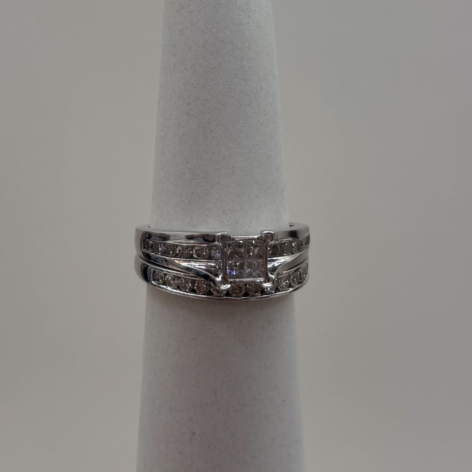 10KW 1ct 4-Stone Princess Cut Center Bridal Set w/ Round Stones Band