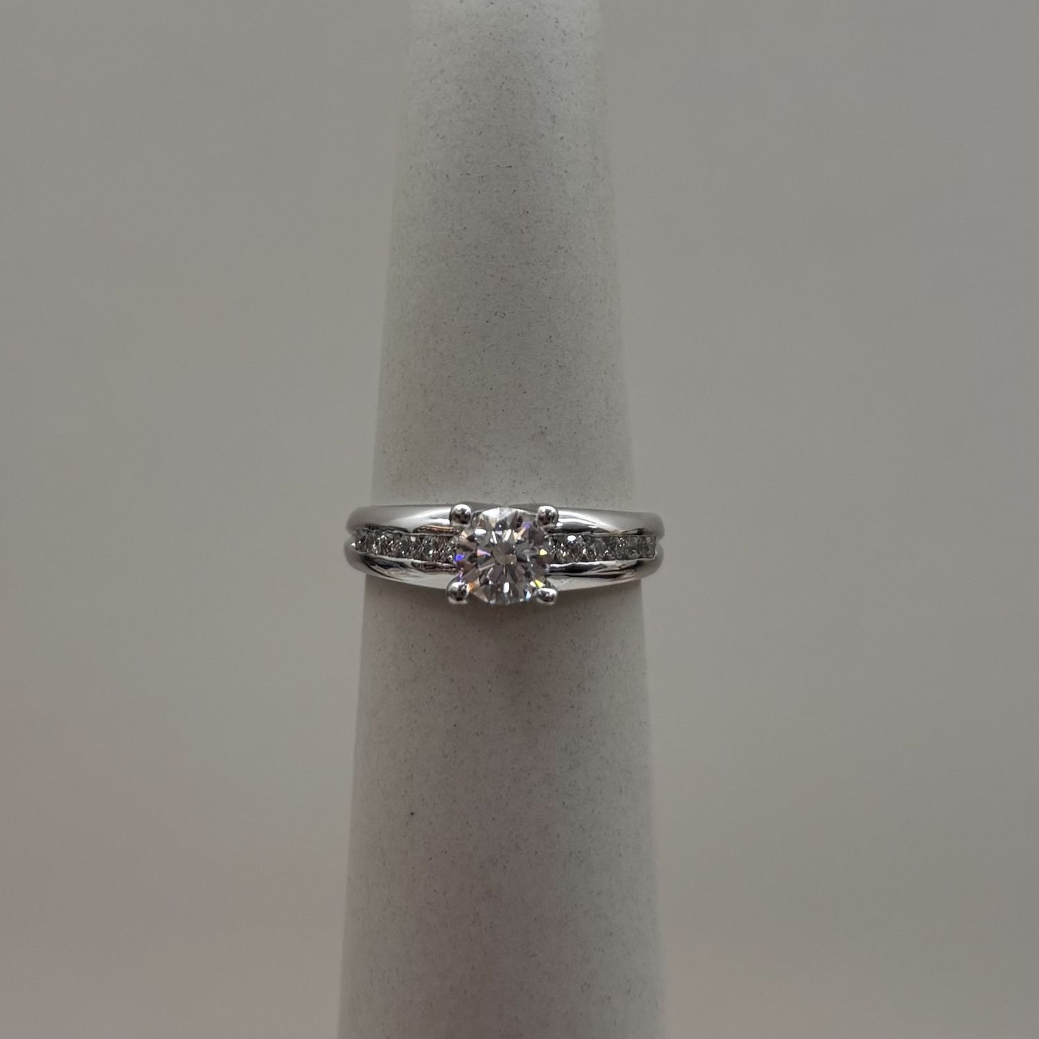 18KW LM "Bonnie" 12-Stones w/ LC Rnd Flawless Diamond Ring