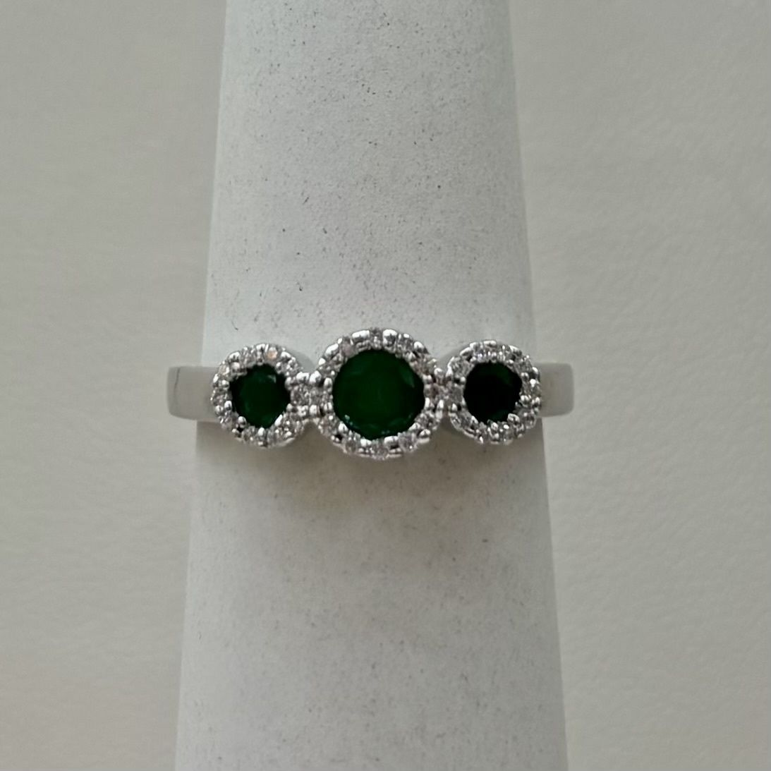 14KW 3-Stone Round Emerald Diamond Ring (2.9g)