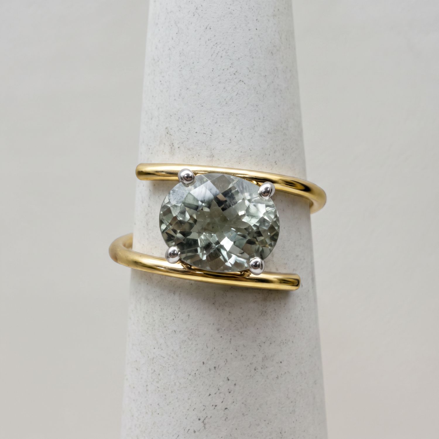 14KYW Aquamarine Ring (3.8g)