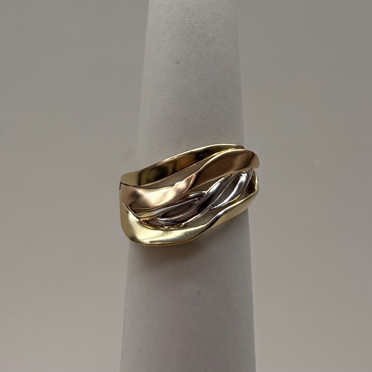 10K Three-Tone Swirl Ring (Size 6/2.2g)