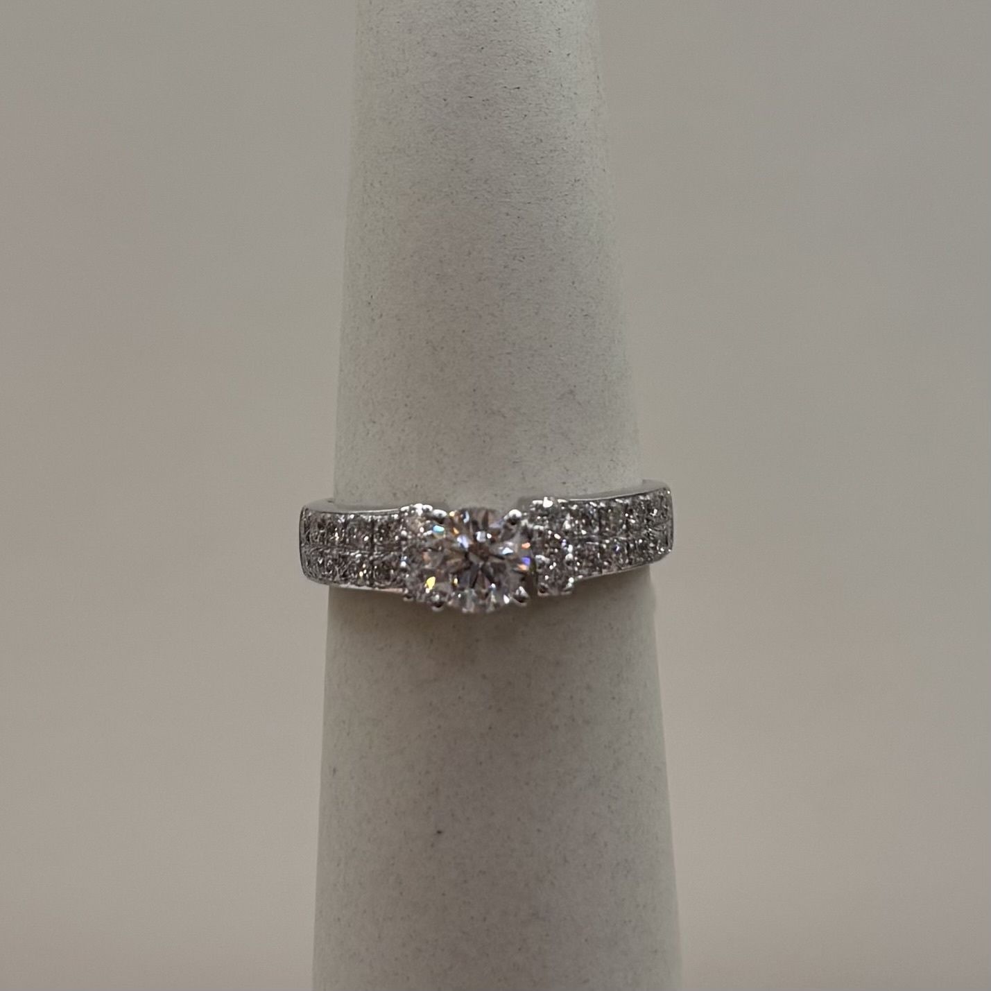 18KW LM 26 RS w/ VVS2 Round Diamond Solitaire Ring