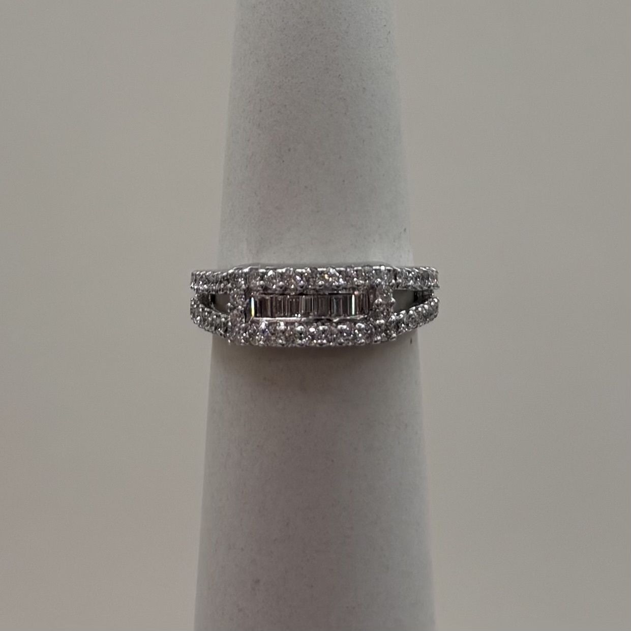 18KW Baguette &amp; Round Anniversary Band