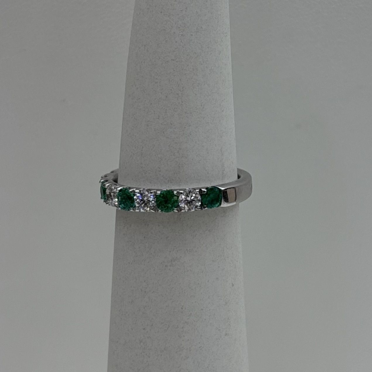 14KW Emerald Alternating Band David Kord