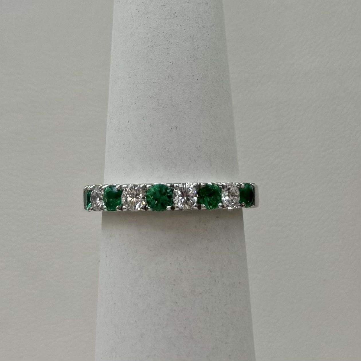 14KW Emerald and Round Diamond Band (3.2g)