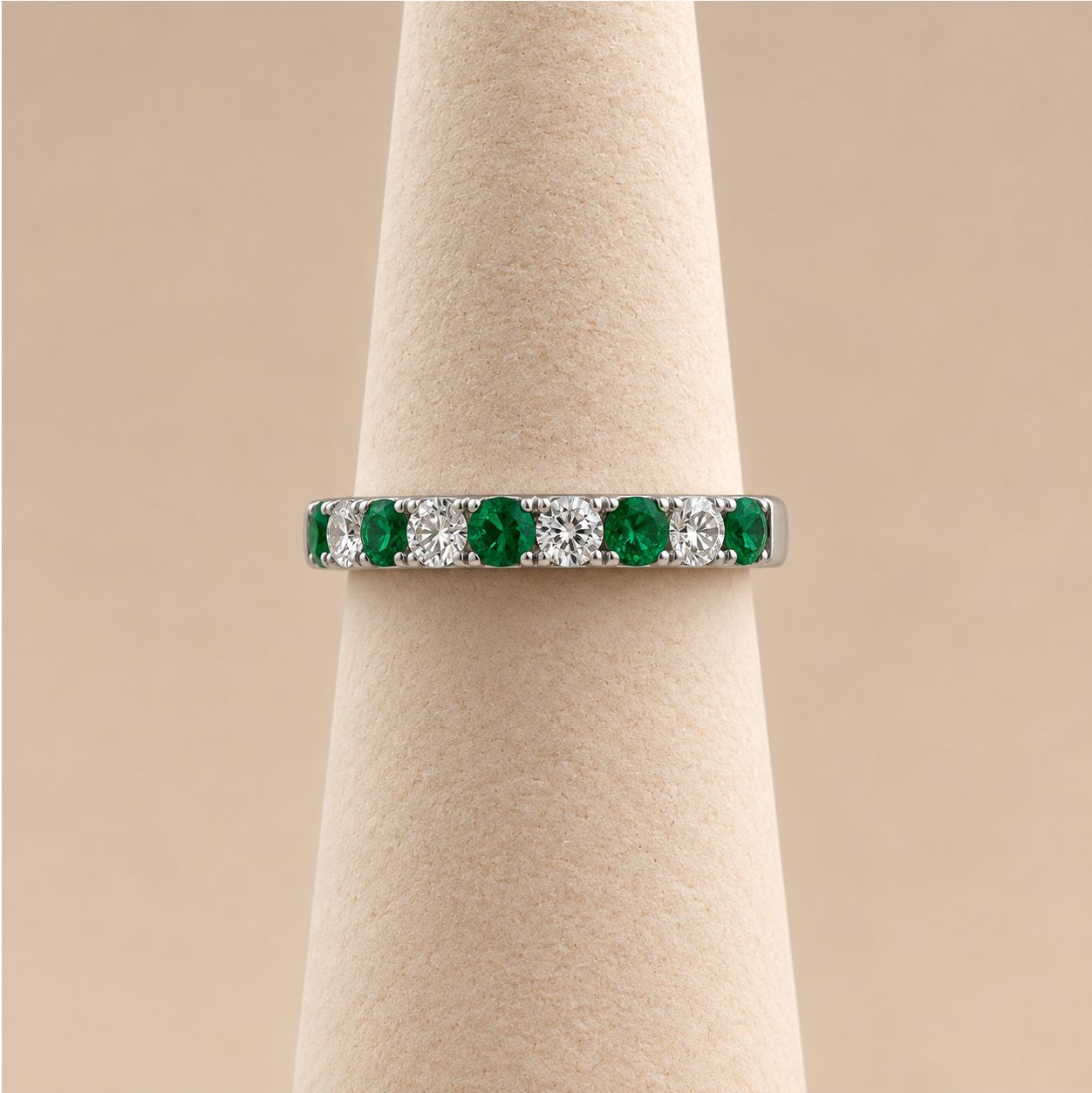 Alternating Emerald and Diamond Band (3.2g)