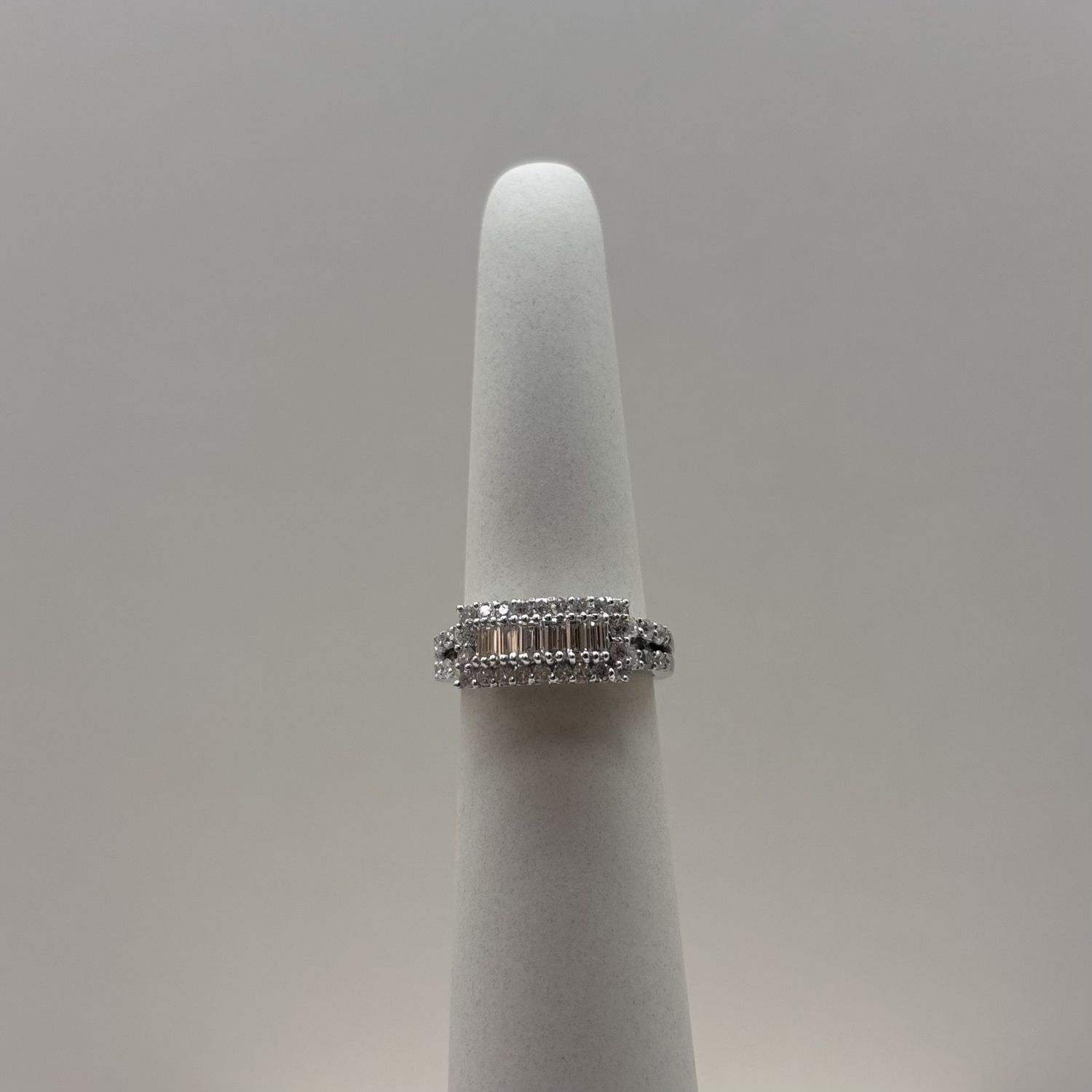 18KW Vertical Baguette Cut &amp; Round Diamond Anne Ring