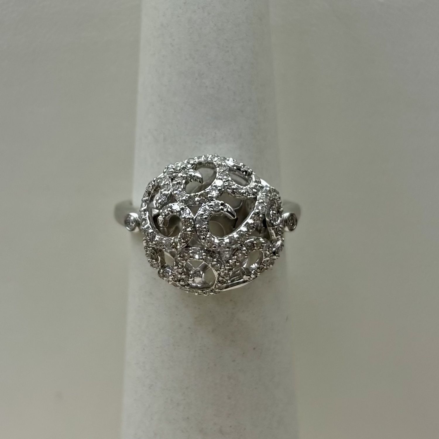 14KW Globe Diamond Ring (4.5g)