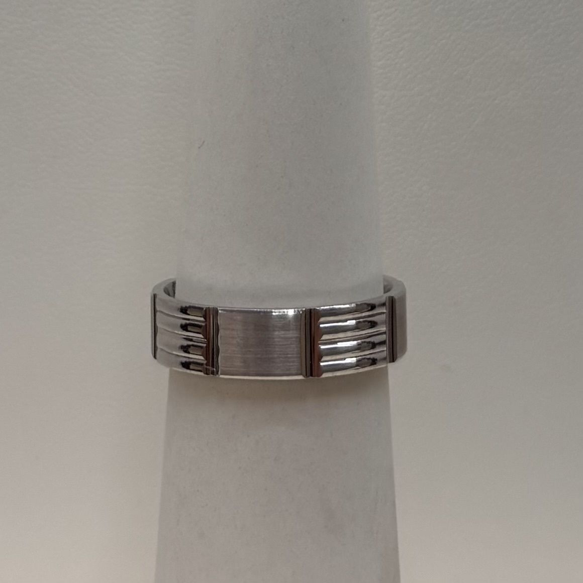 10KW Men's Designed Band (Size 10/ 6.8g)