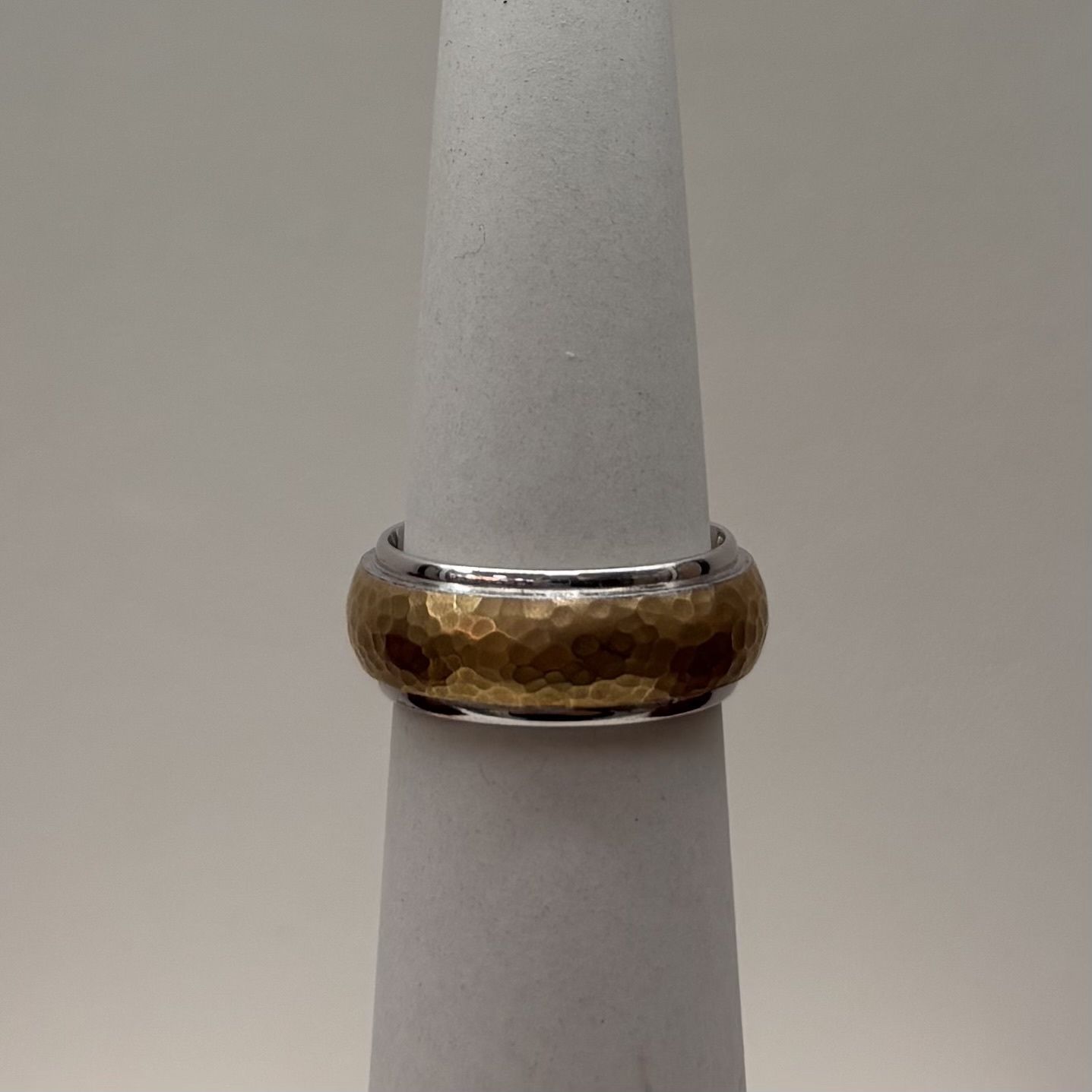 14KY Men's 2-Tone Designed Band (Size 7/11.9g)