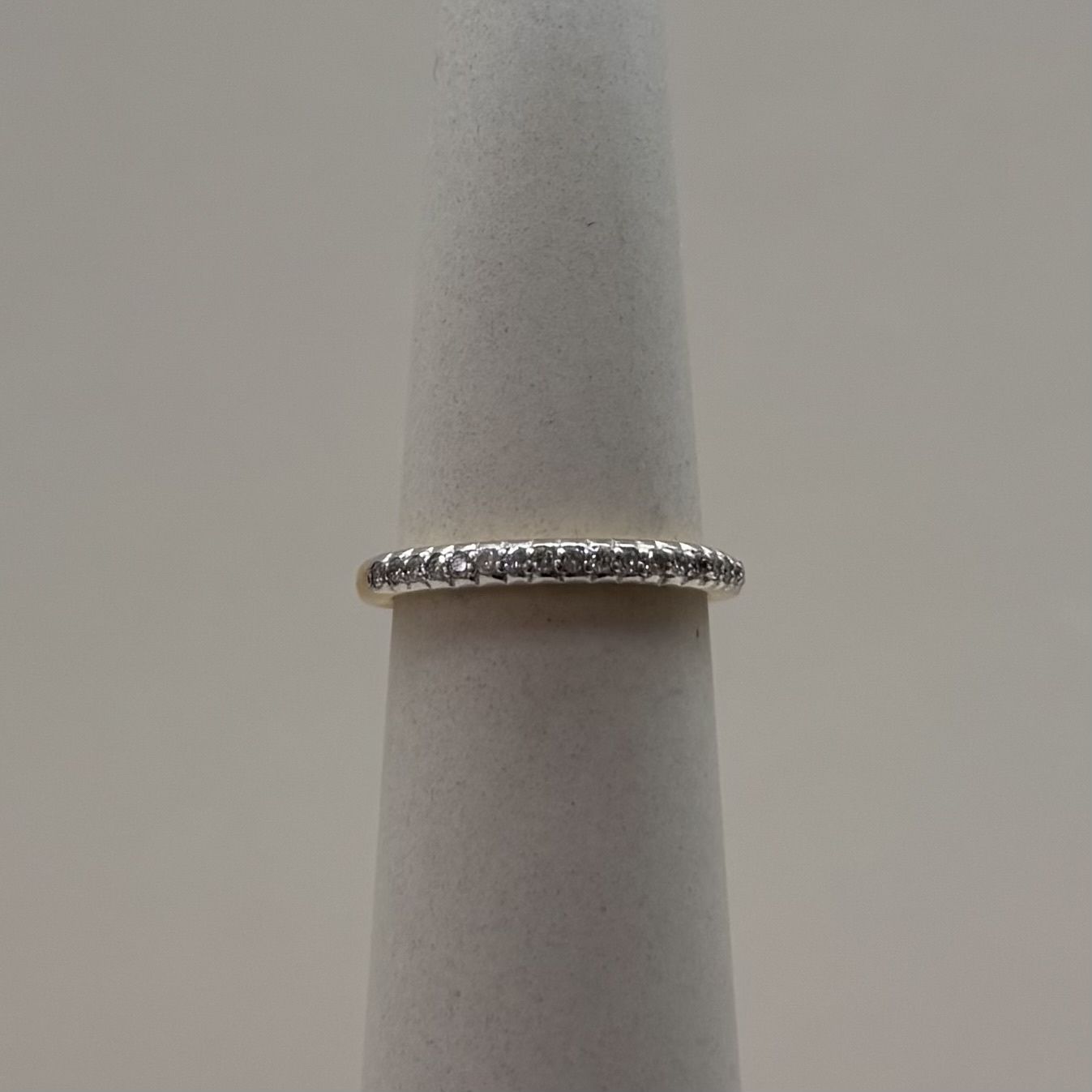 14KY Unique Diamond Band, Material: STRAIGHT