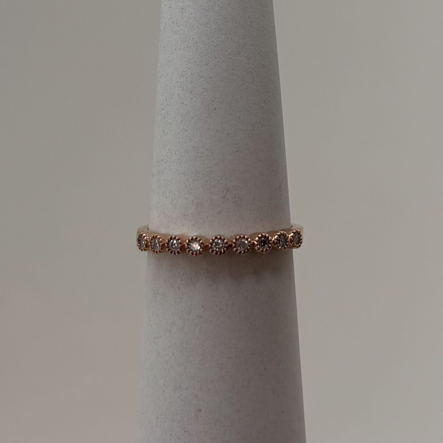 10KRG 9-Stone Wedding Band (0.11tdw)