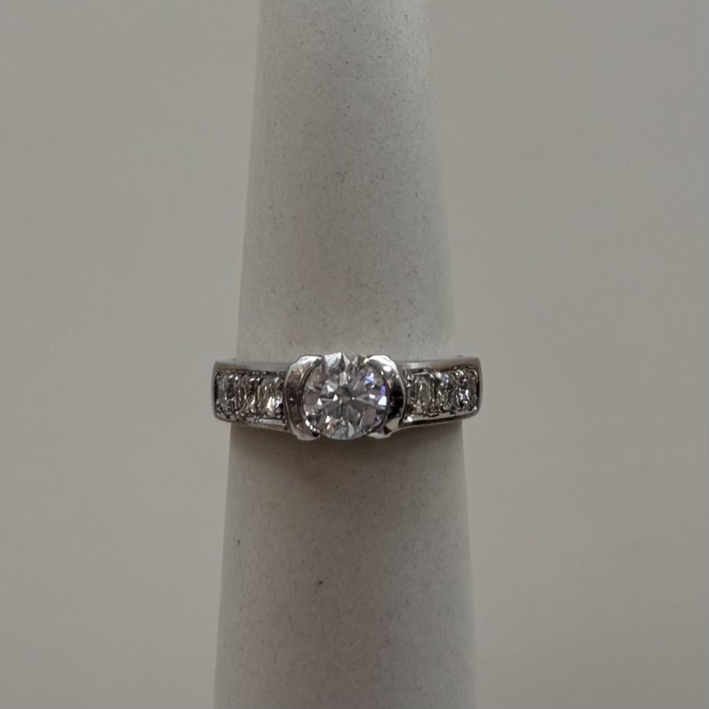 18KW Round Diamond Ring w/ 6 Round Stones