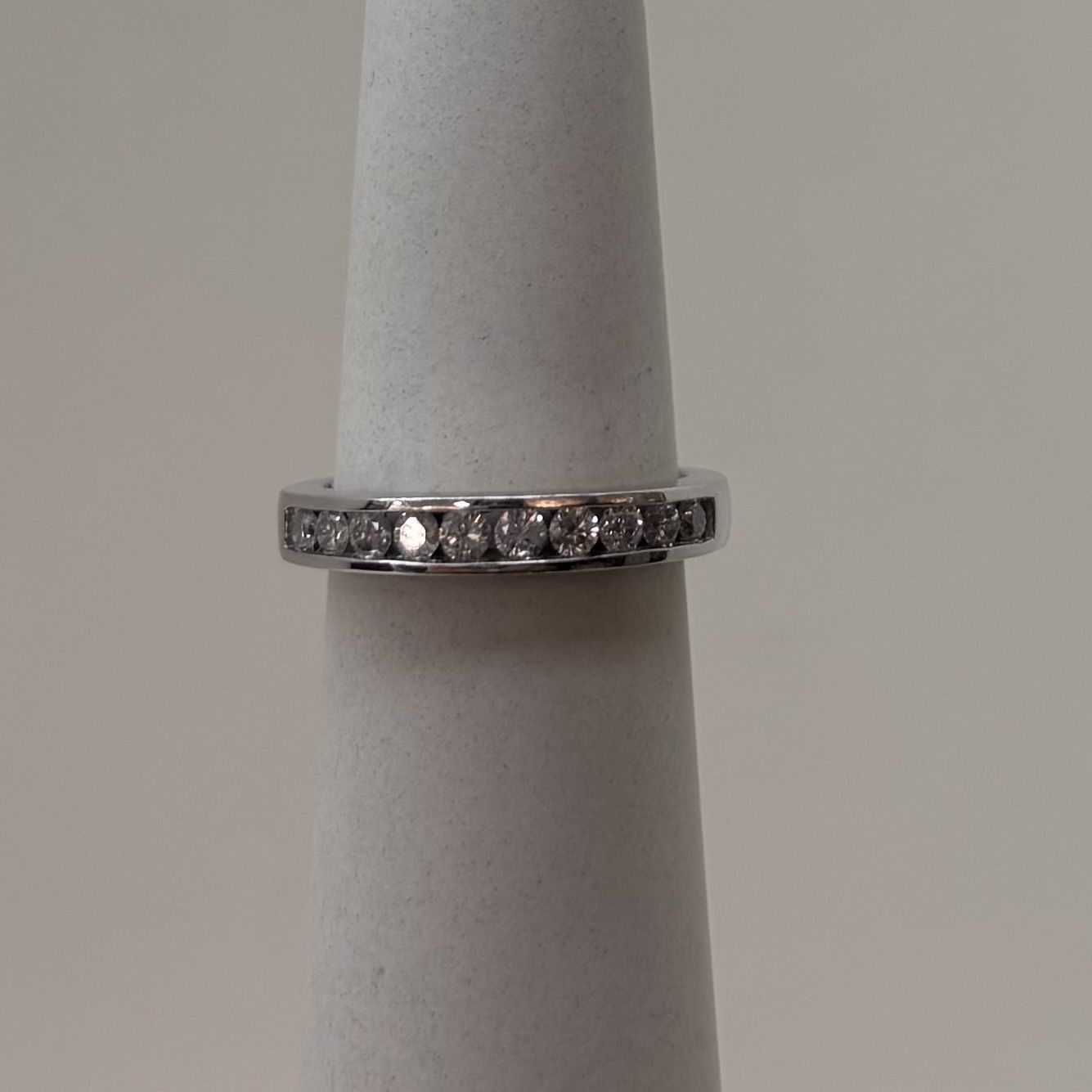14KW 10-Stone Round Diamond Wedding Band