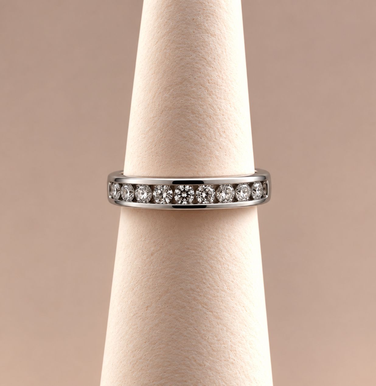 Round Diamond 10-Stone Channel Band