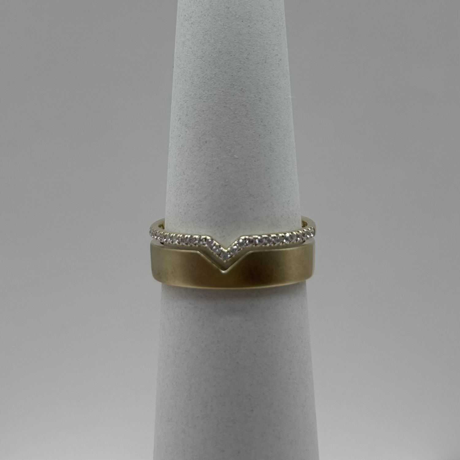 14KY  &amp; Diamond "V" Shape Contour Ring Bassali