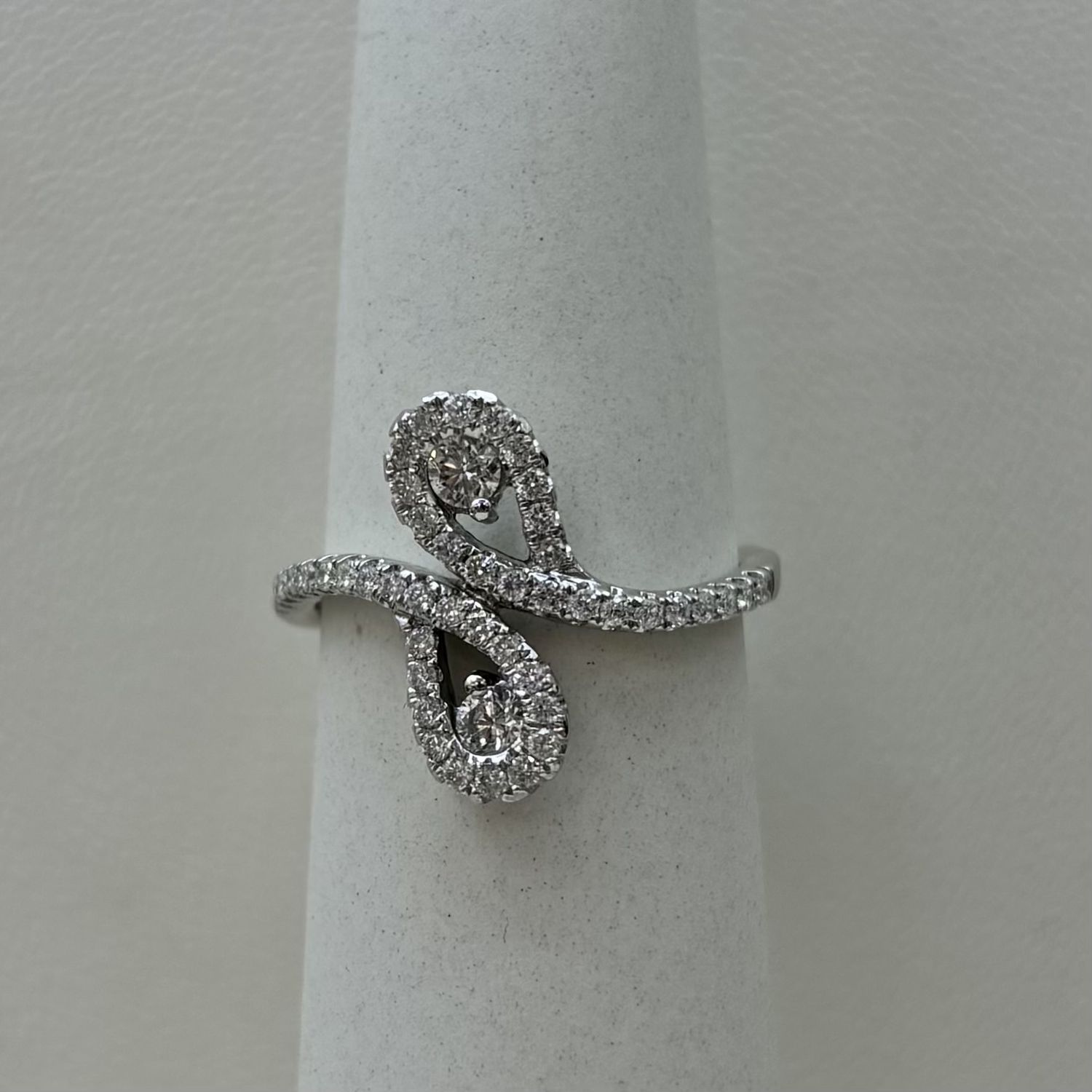 14KW Interlocking "Pears" Diamond Ring (2.9g)