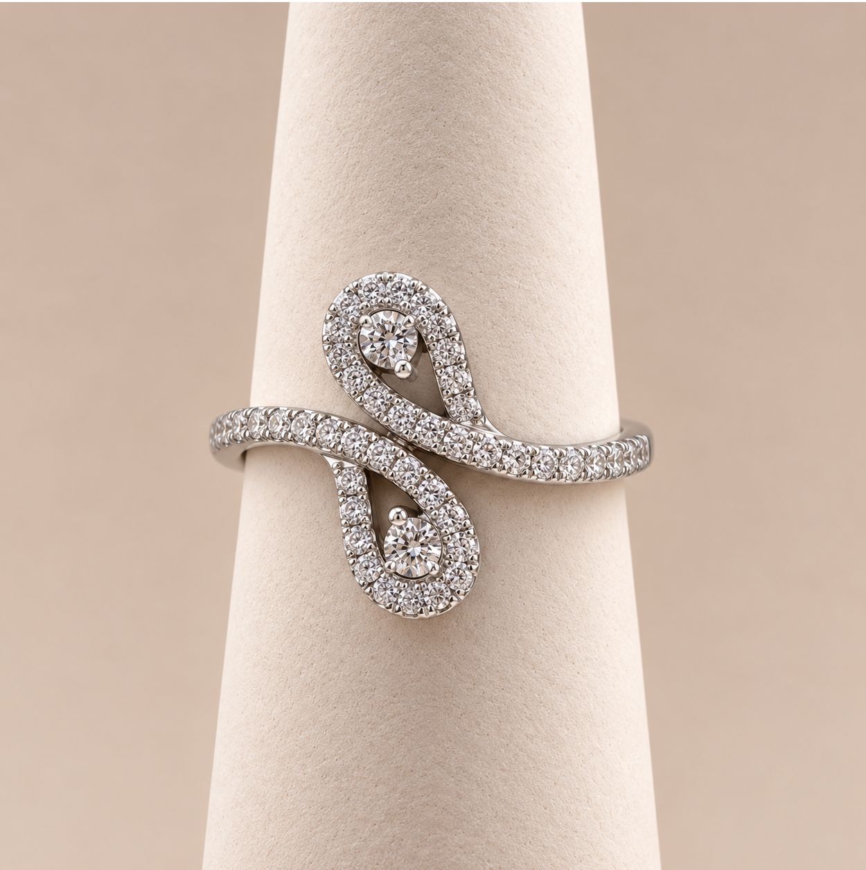 Interlocking "Pears" Diamond Ring (2.9g)