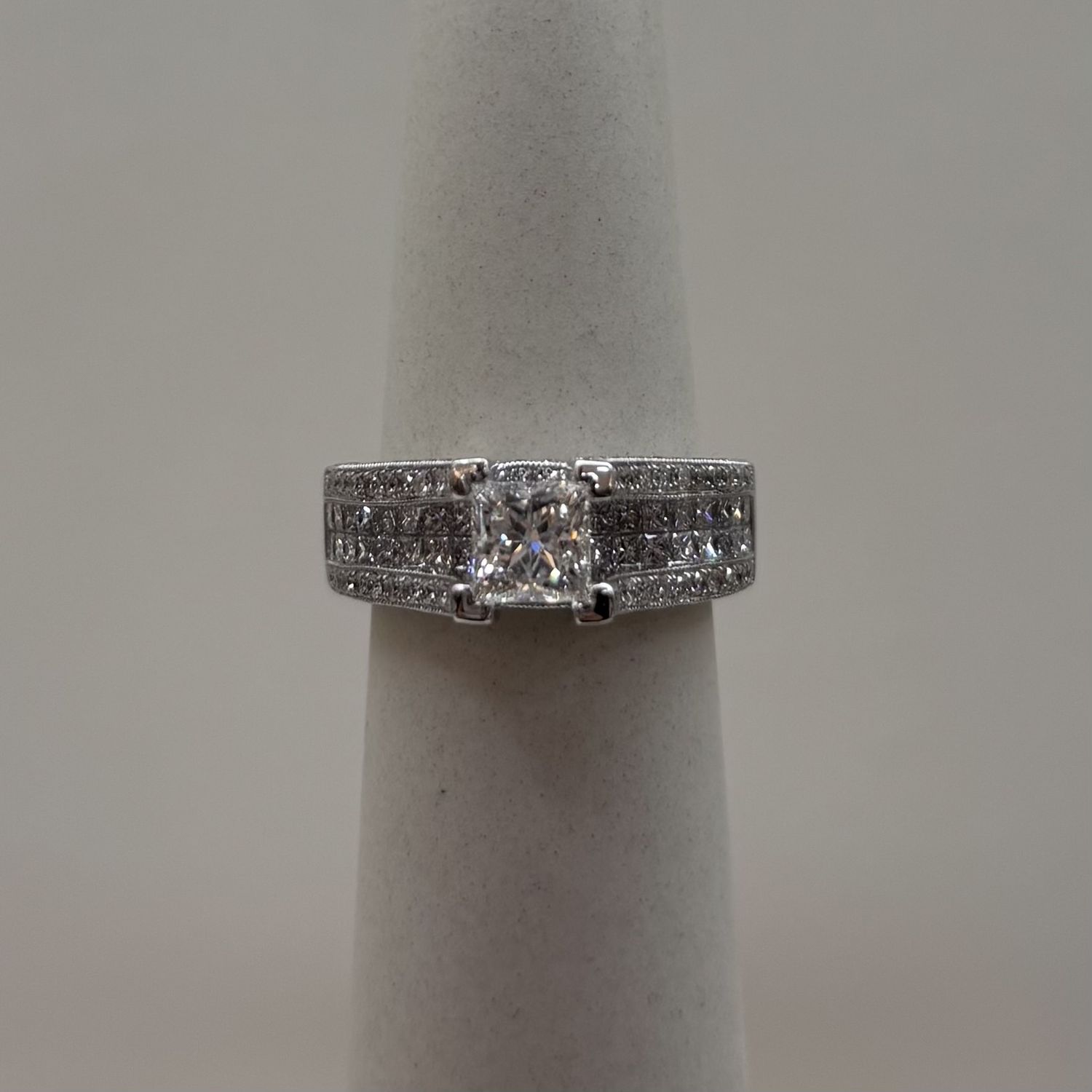 14KW LM Queen Channel Set Bridal Set w/ VS2 Princess Cut Center