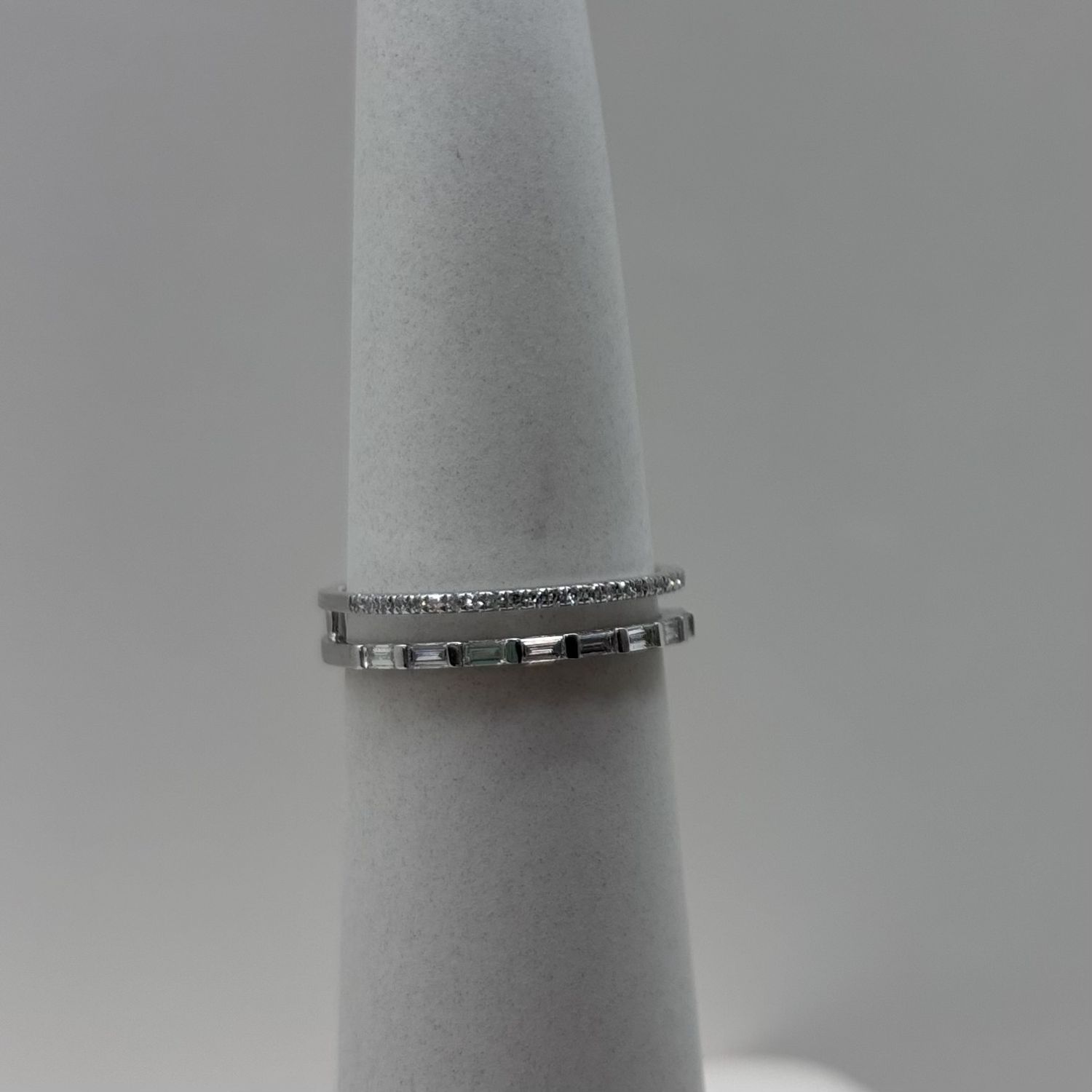 14KW Floating Band Ring Bassali