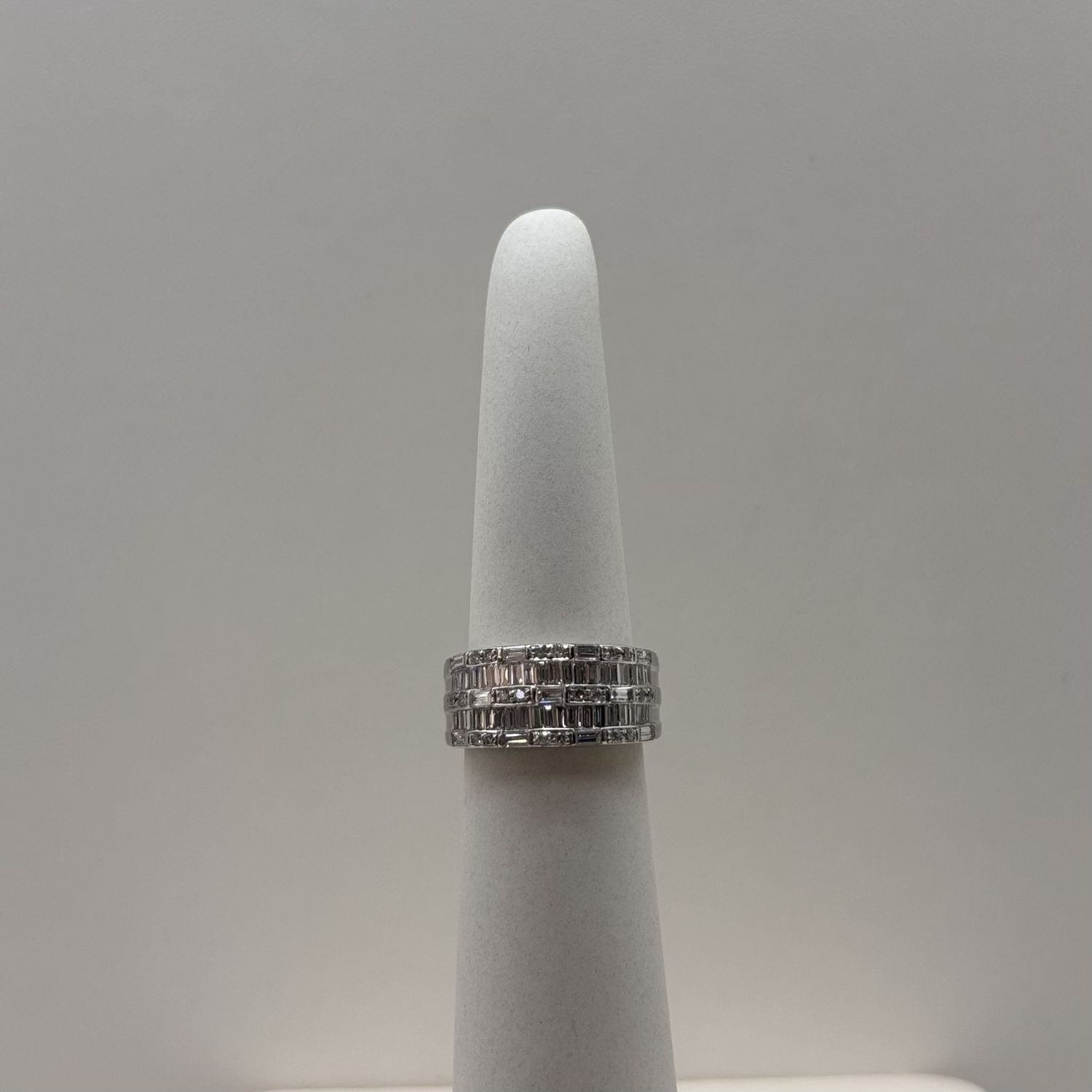 18KW 5-Row Diamond Baguette Anne Band