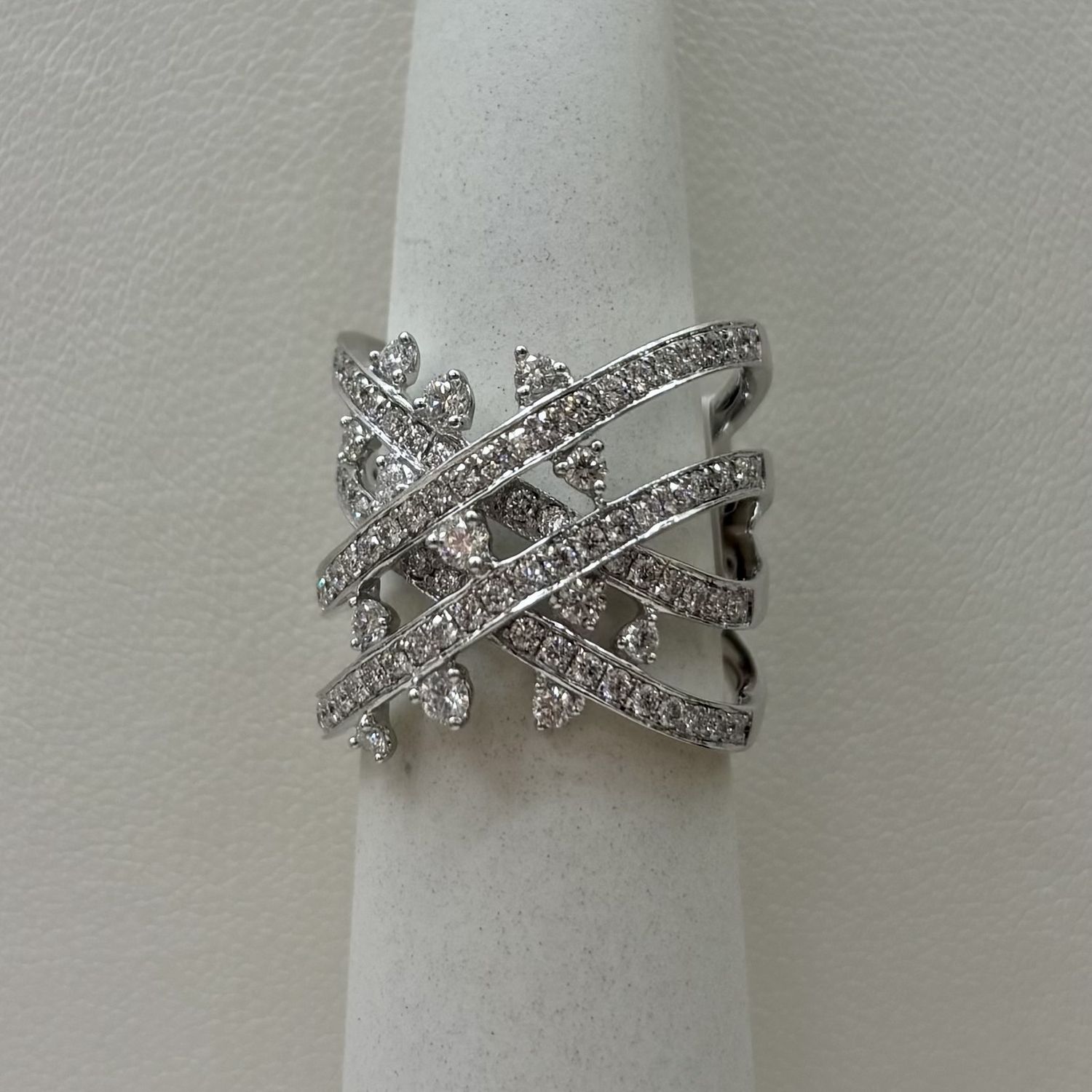 14KW  Micro Pave Diamond Ring (9.2g)