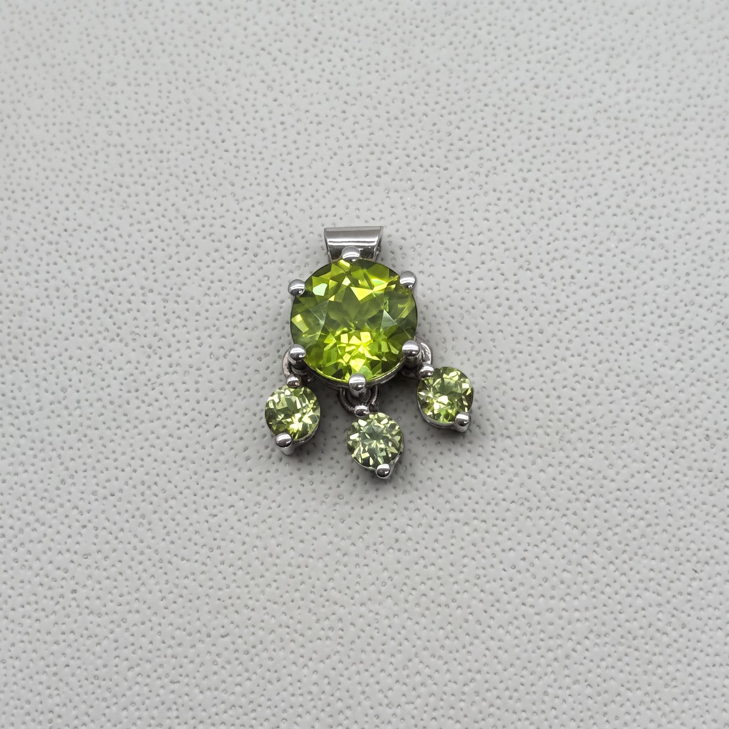 Peridot Paw Pendant (Dangle)