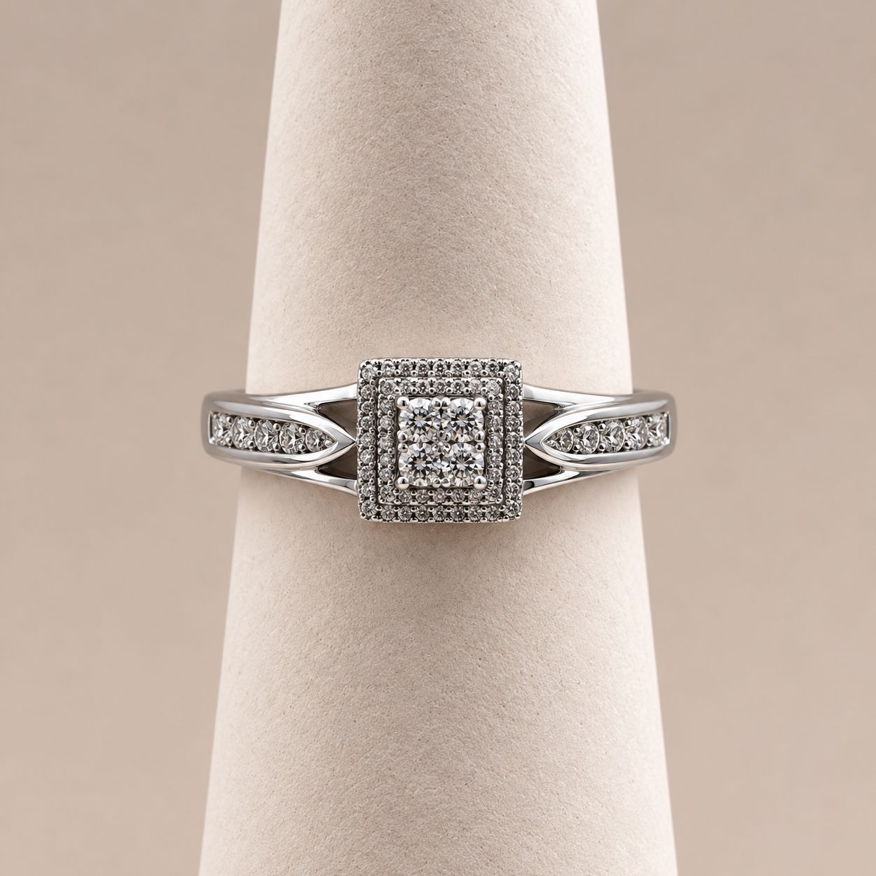 Square Halo Round Diamond Ring (2.2g)