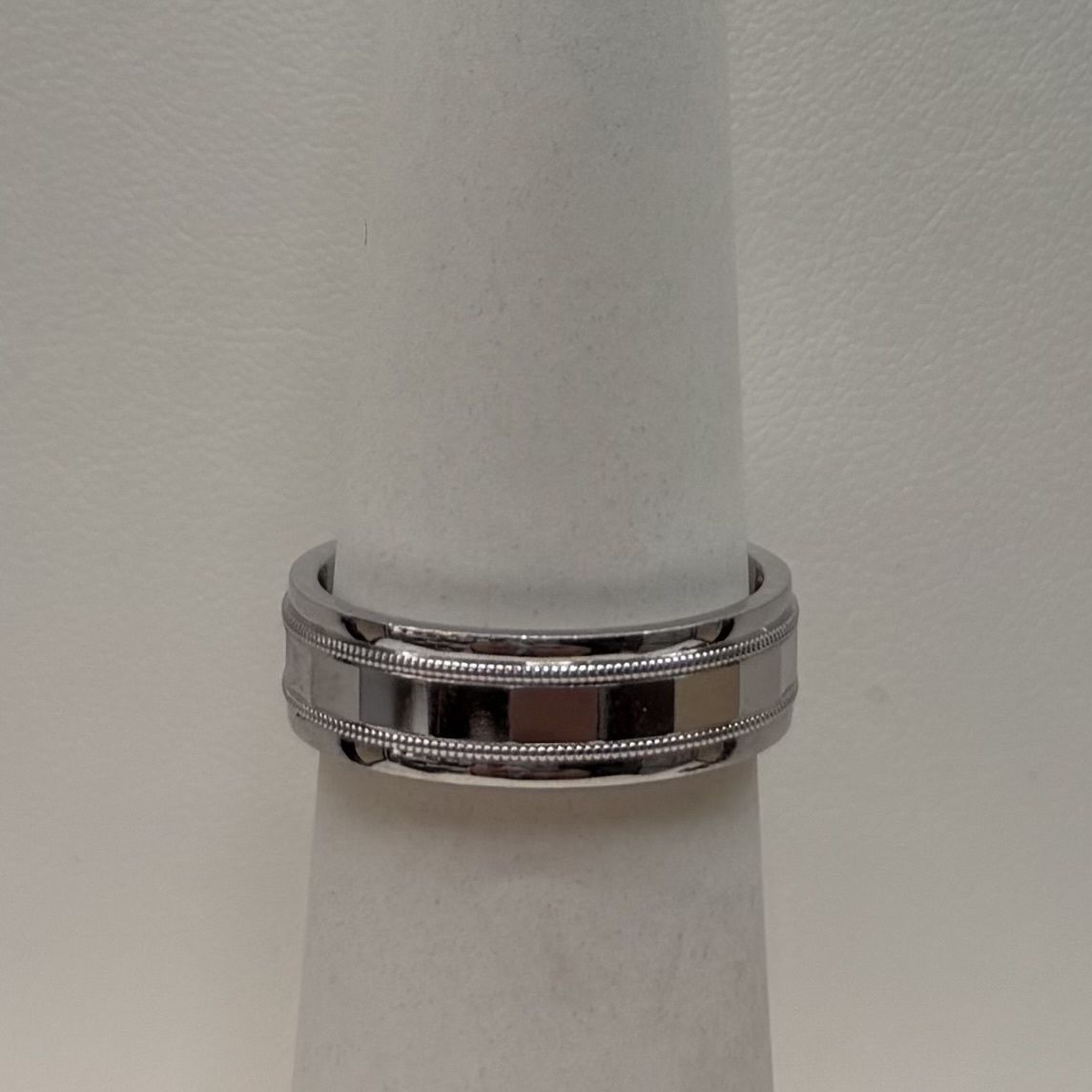 10KW Men's Designed Band (Size 10/ 8.9g)