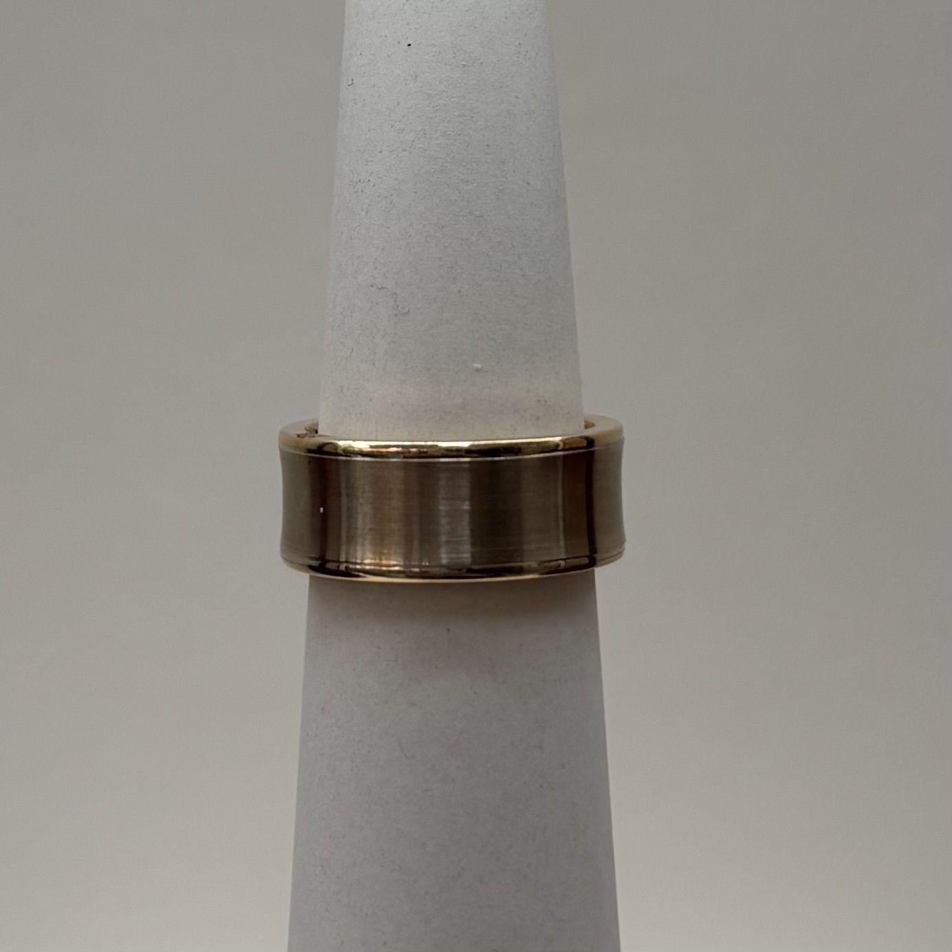 14KY Men's 2-Tone Designed Band (Size 6/10.5g)