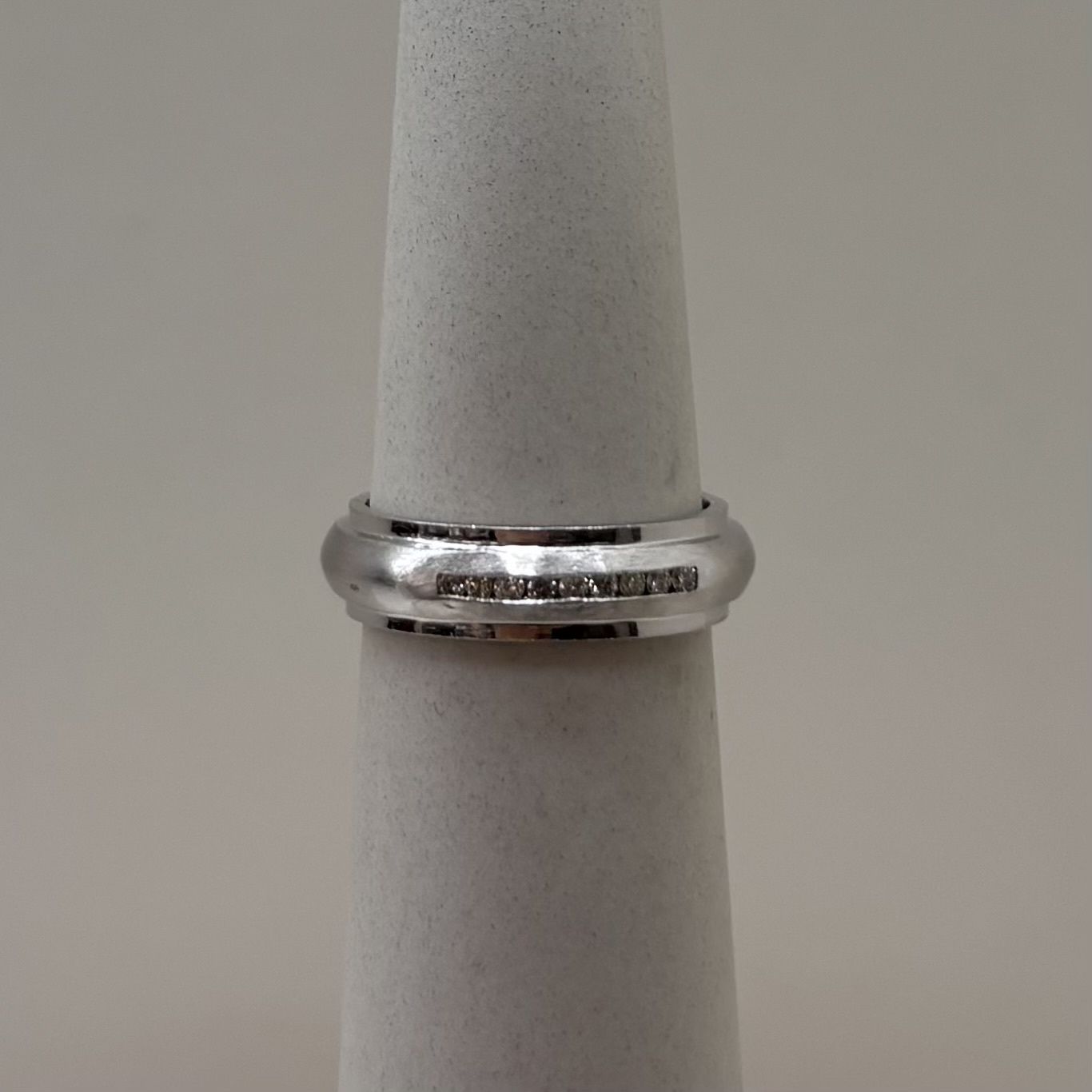 14KW Men's Designer Diamond Band (Size 6)