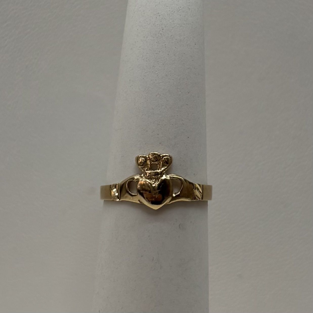 10KY Claddagh Ring (1.2g)