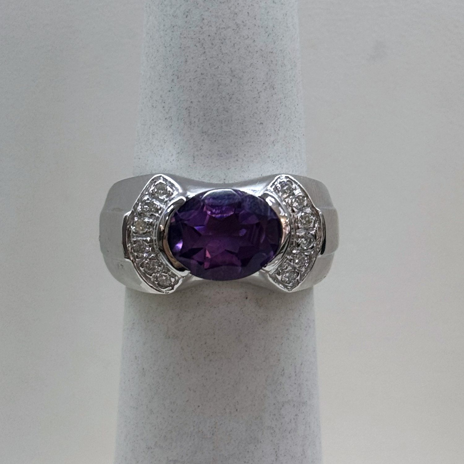 14KW Dia &amp; Amethyst Oval Cocktail Ring